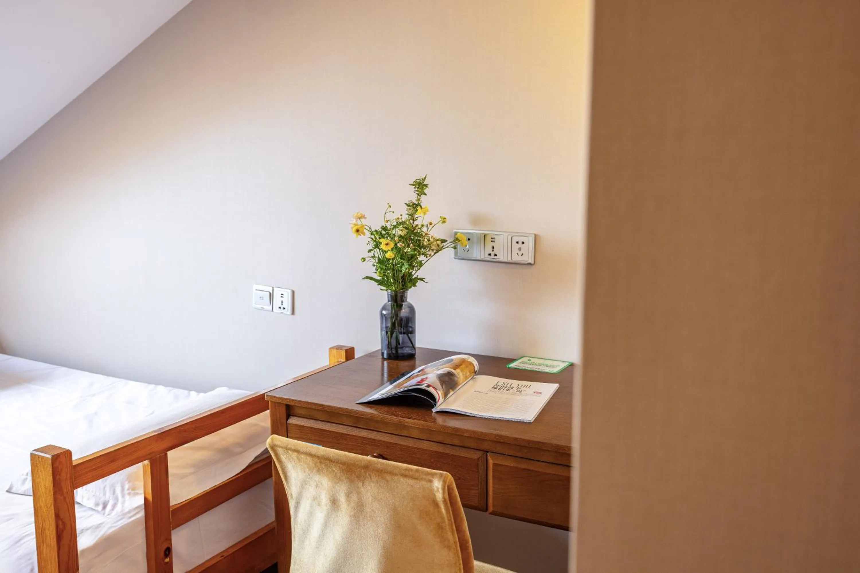 Bed in Qingdao Kaiyue Hotel Zhongshan Road St Michael's Cathedral and Zhanqiao Pier