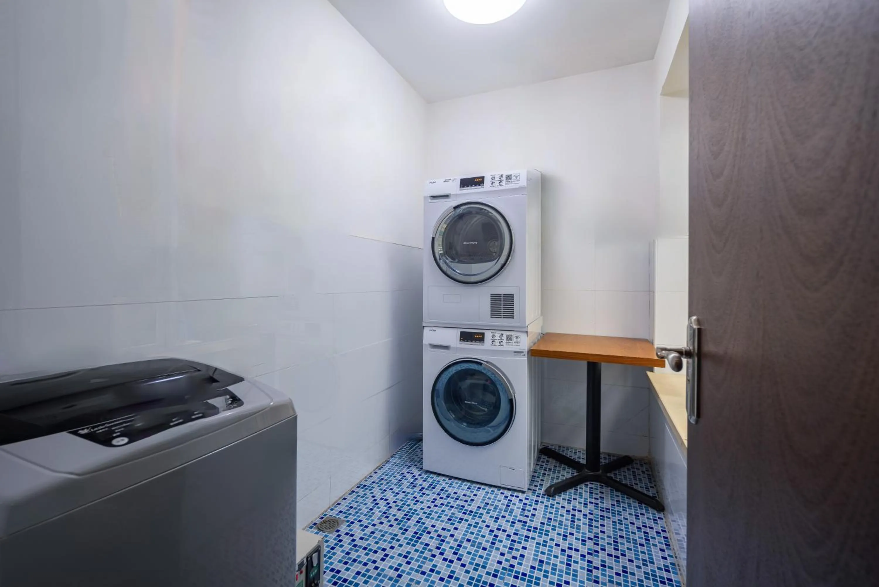 Qingdao Kaiyue Hotel Zhongshan Road St Michael's Cathedral and Zhanqiao Pier