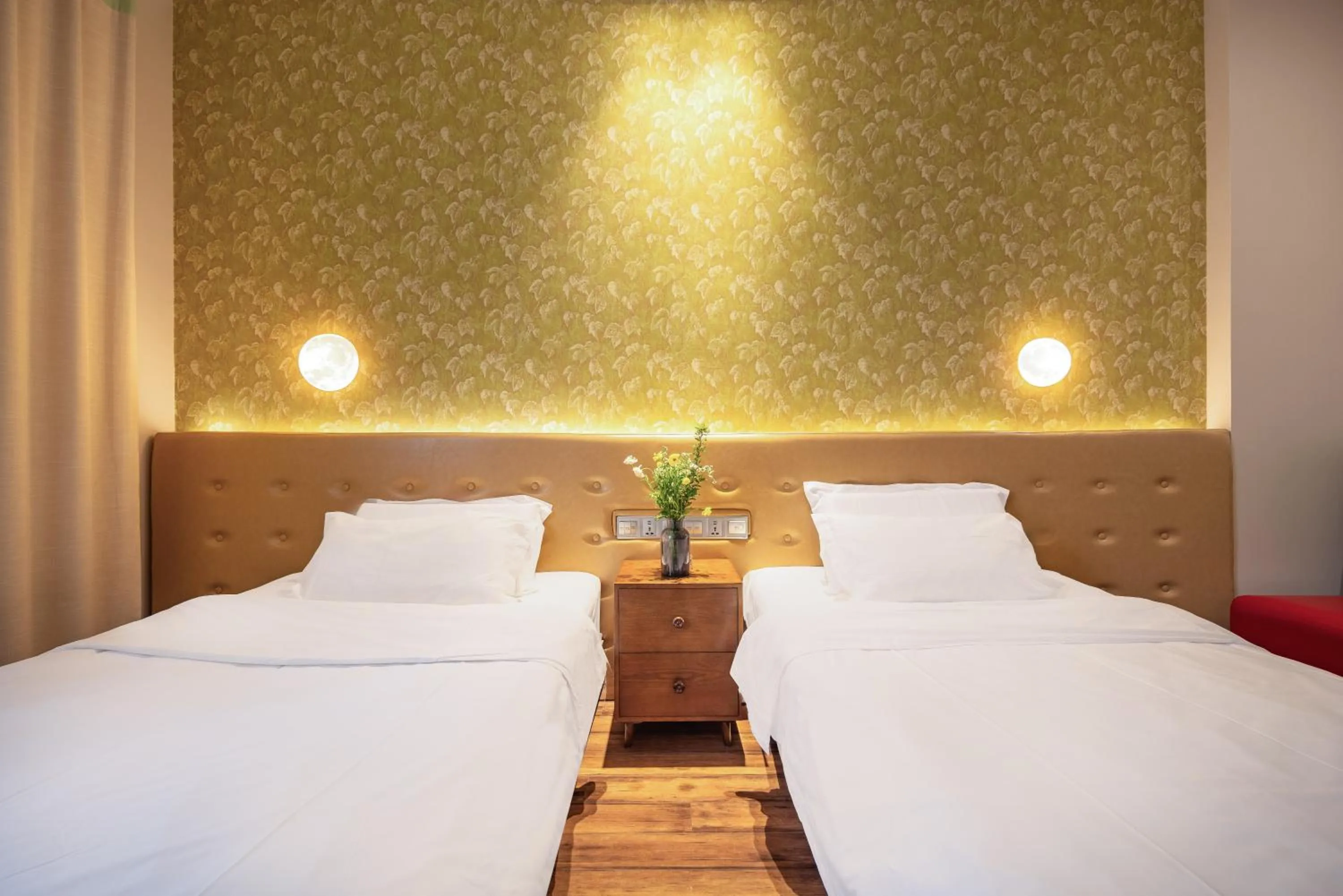 Bed in Qingdao Kaiyue Hotel Zhongshan Road St Michael's Cathedral and Zhanqiao Pier