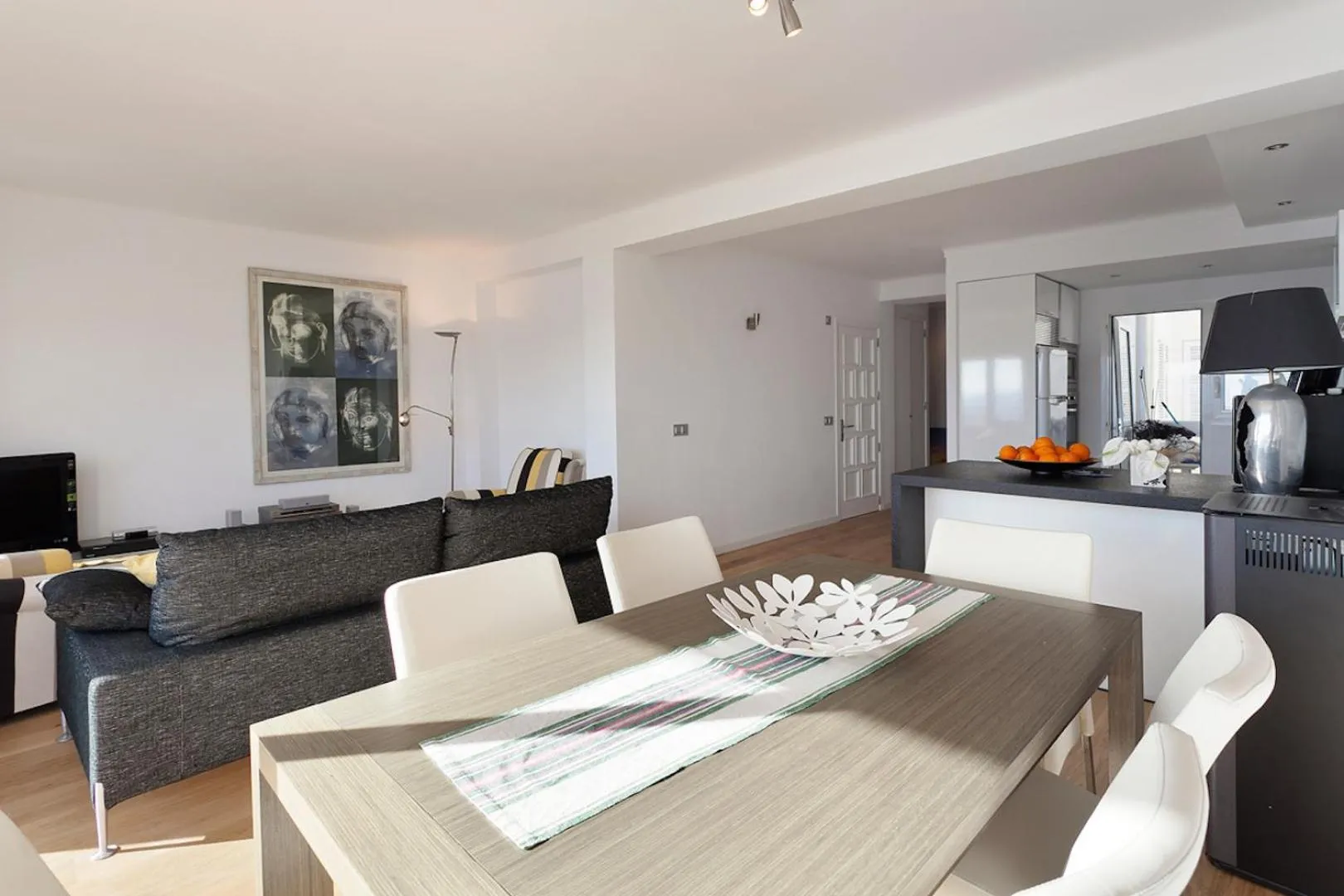 Penthouse Frontline Apartment Next to Beach