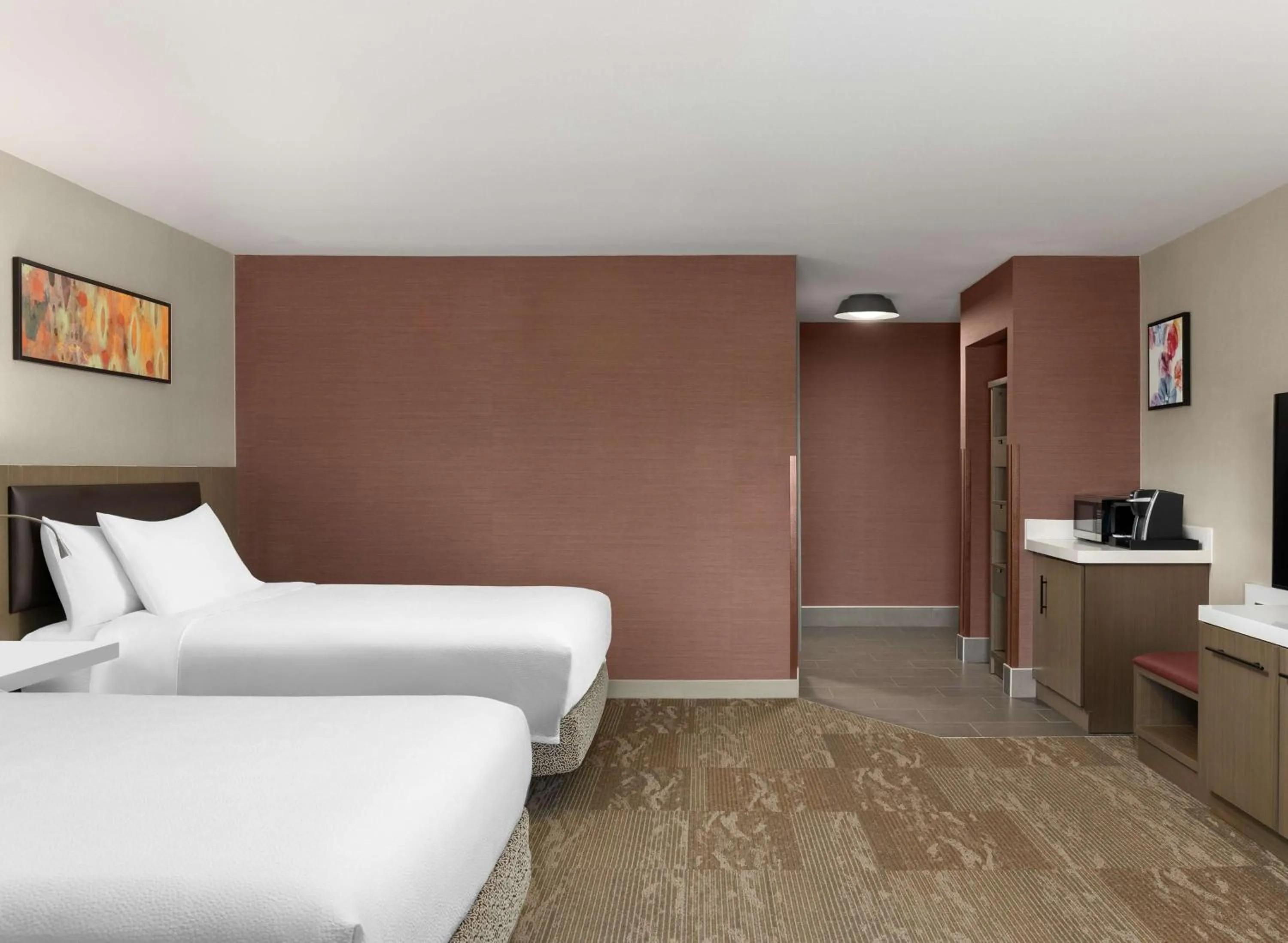 Bed in Hilton Garden Inn Spokane Airport