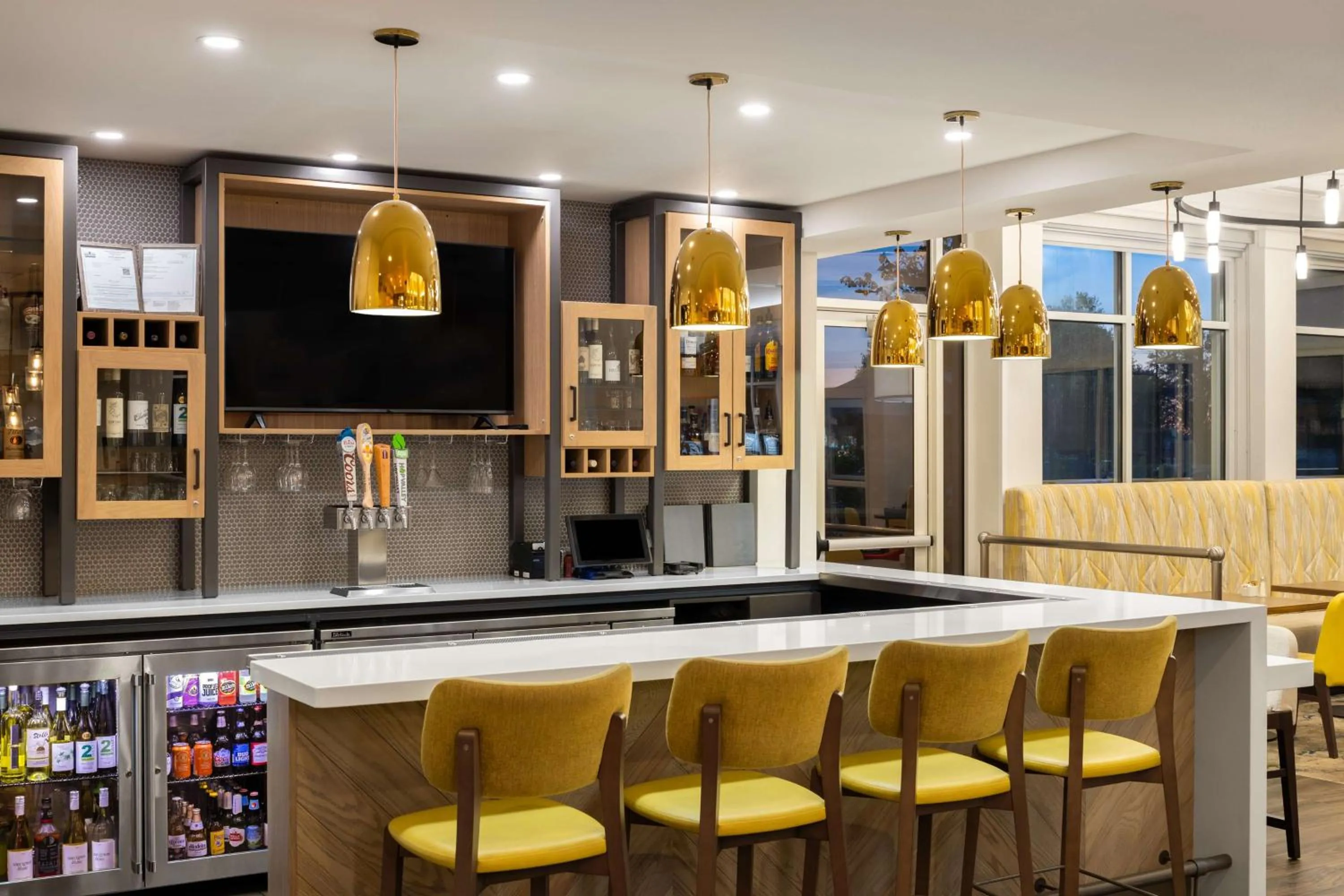 Lounge or bar in Hilton Garden Inn Spokane Airport