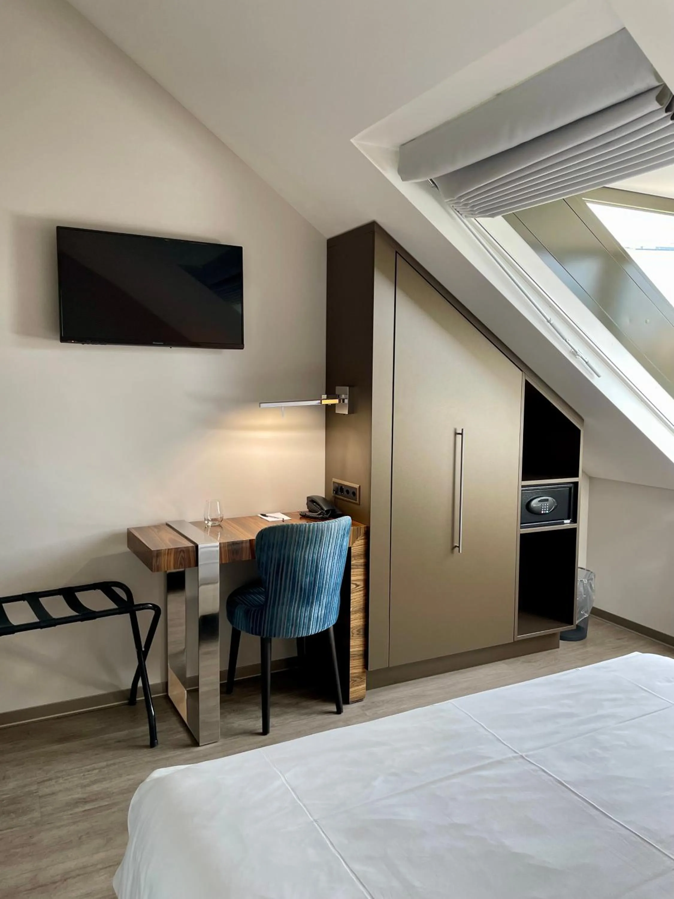 TV and multimedia, Bed in Hôtel du Théâtre, Boutique Hôtel