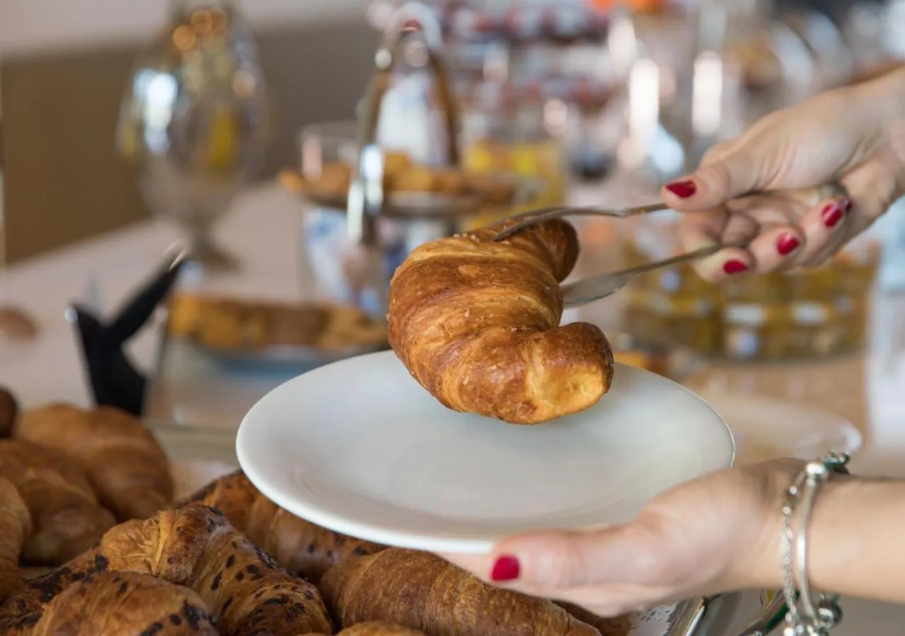 Restaurant/places to eat in Boiardo Hotel