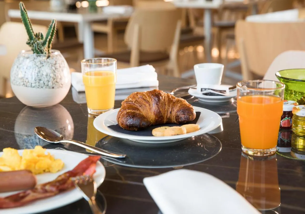 Restaurant/places to eat in Boiardo Hotel