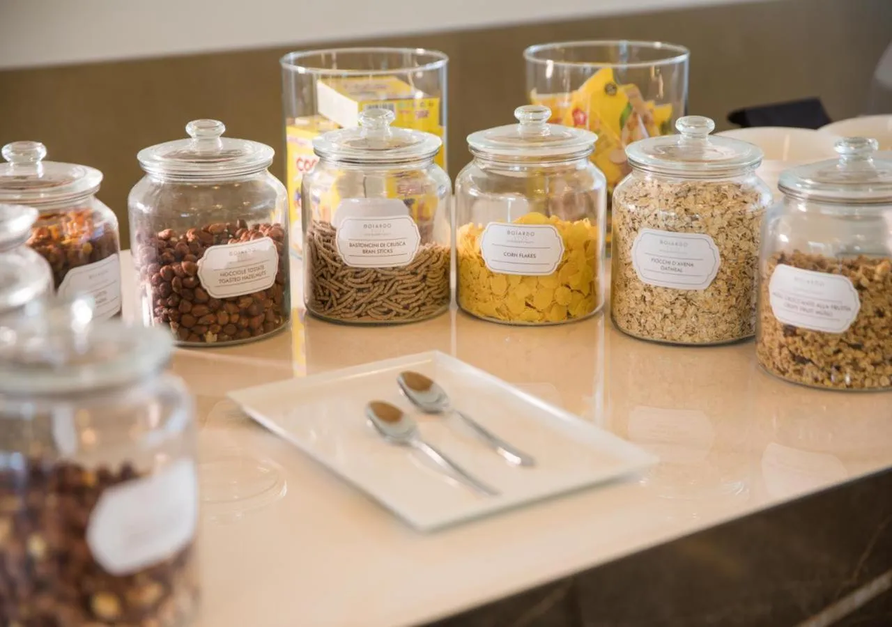 Restaurant/places to eat in Boiardo Hotel