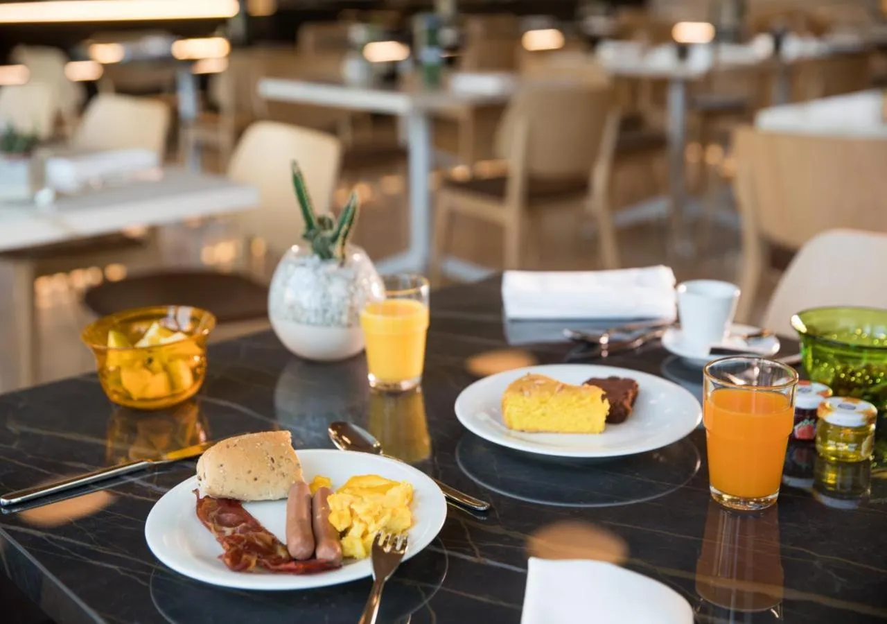 Restaurant/places to eat in Boiardo Hotel