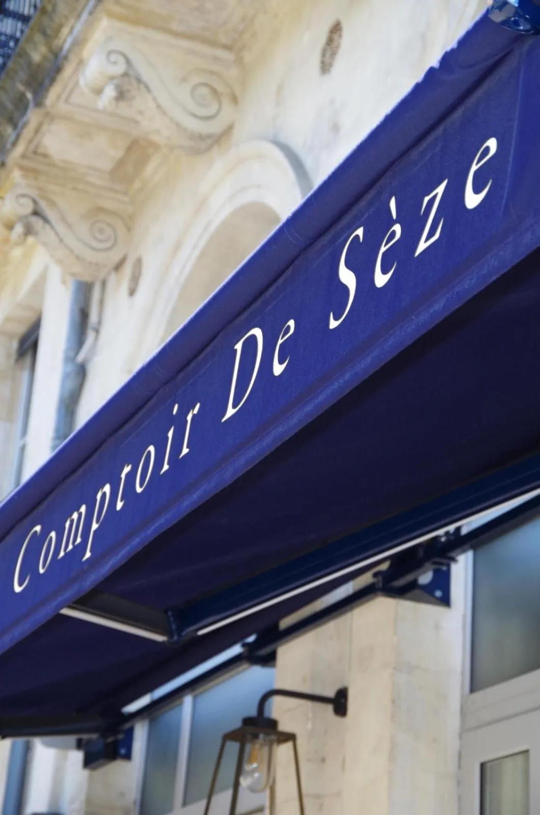 Restaurant/places to eat in Hôtel de Sèze & Spa Bordeaux Centre