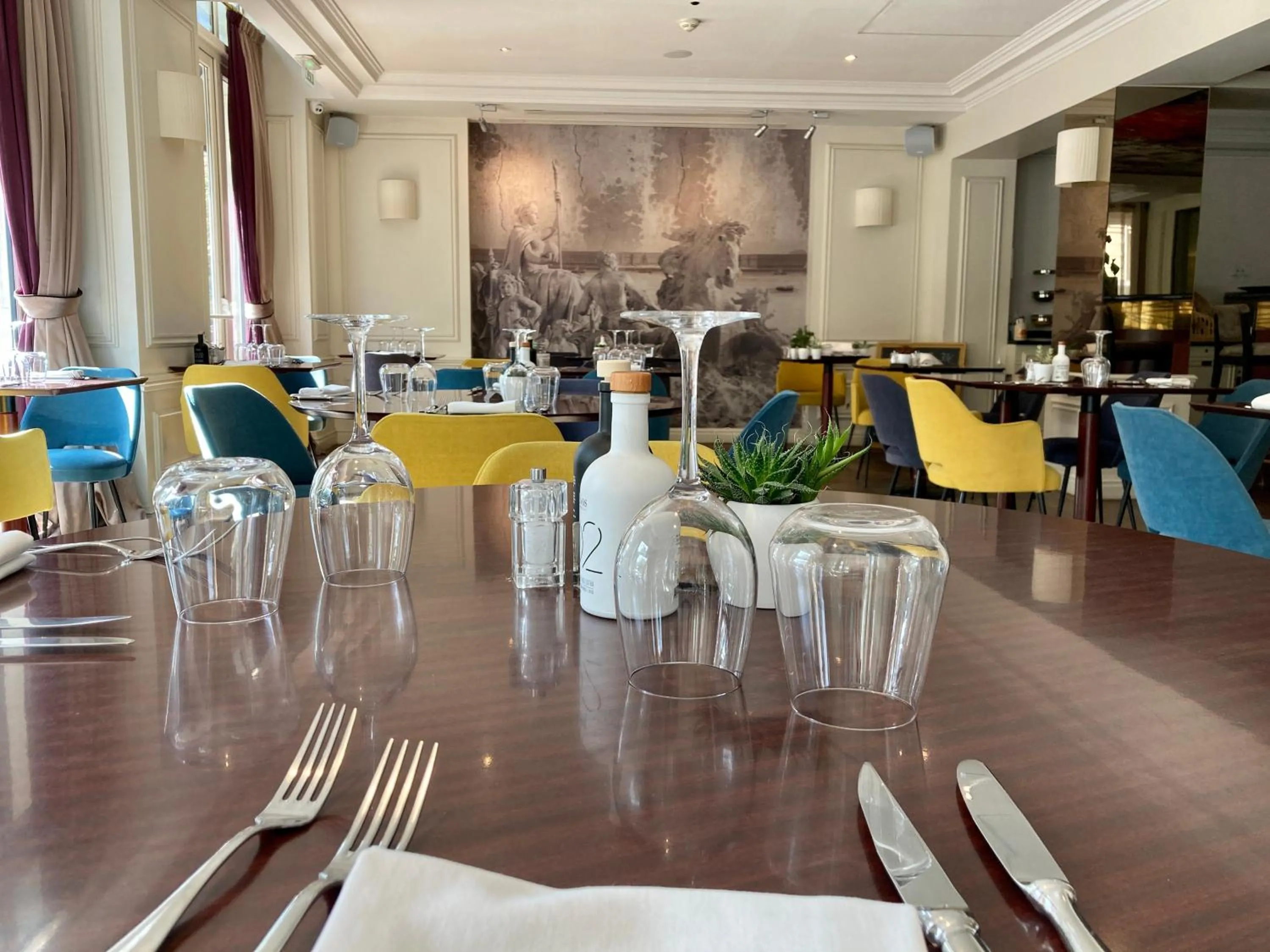 Restaurant/places to eat in Hôtel de Sèze & Spa Bordeaux Centre