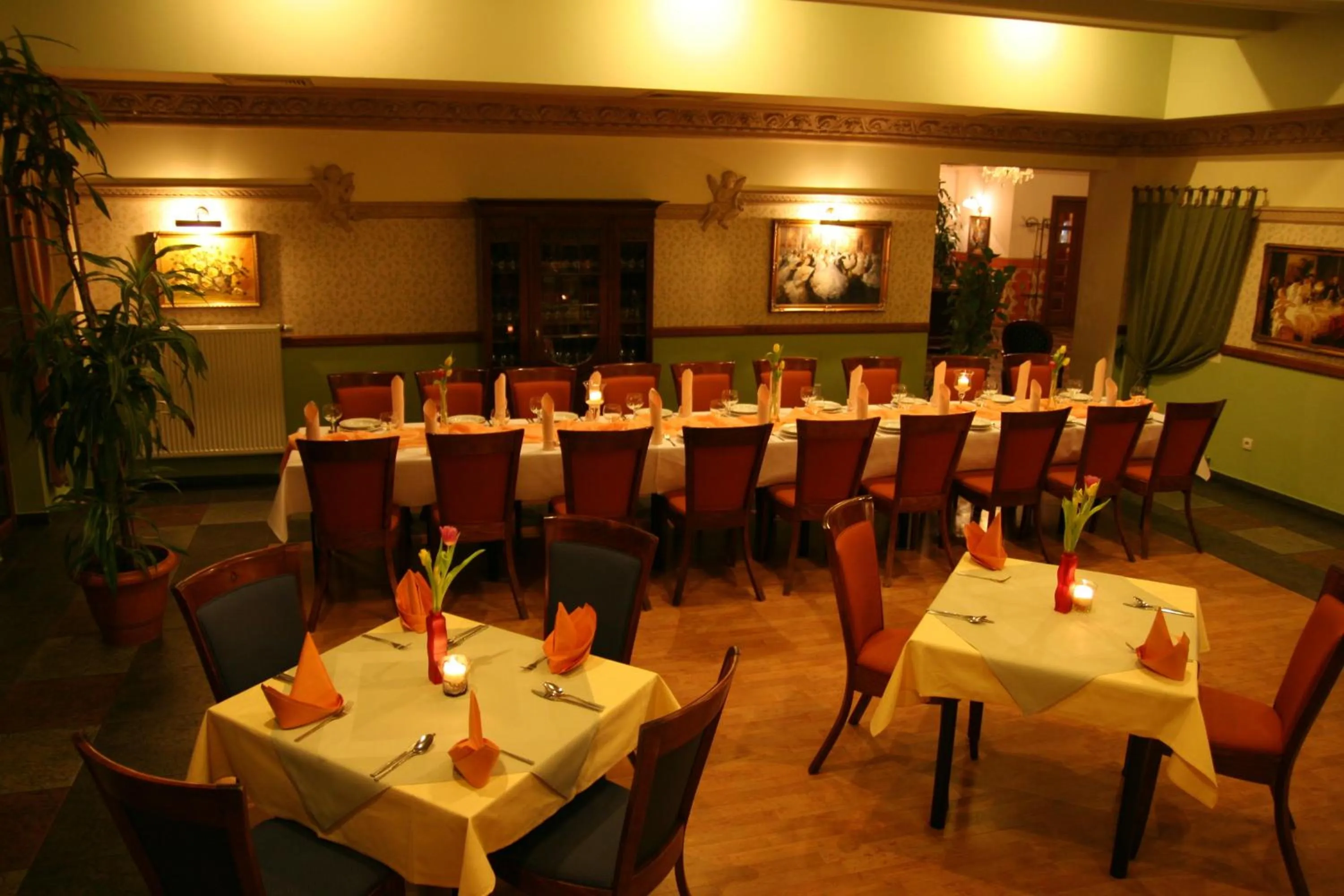 Restaurant/places to eat in Hotel Karolinka