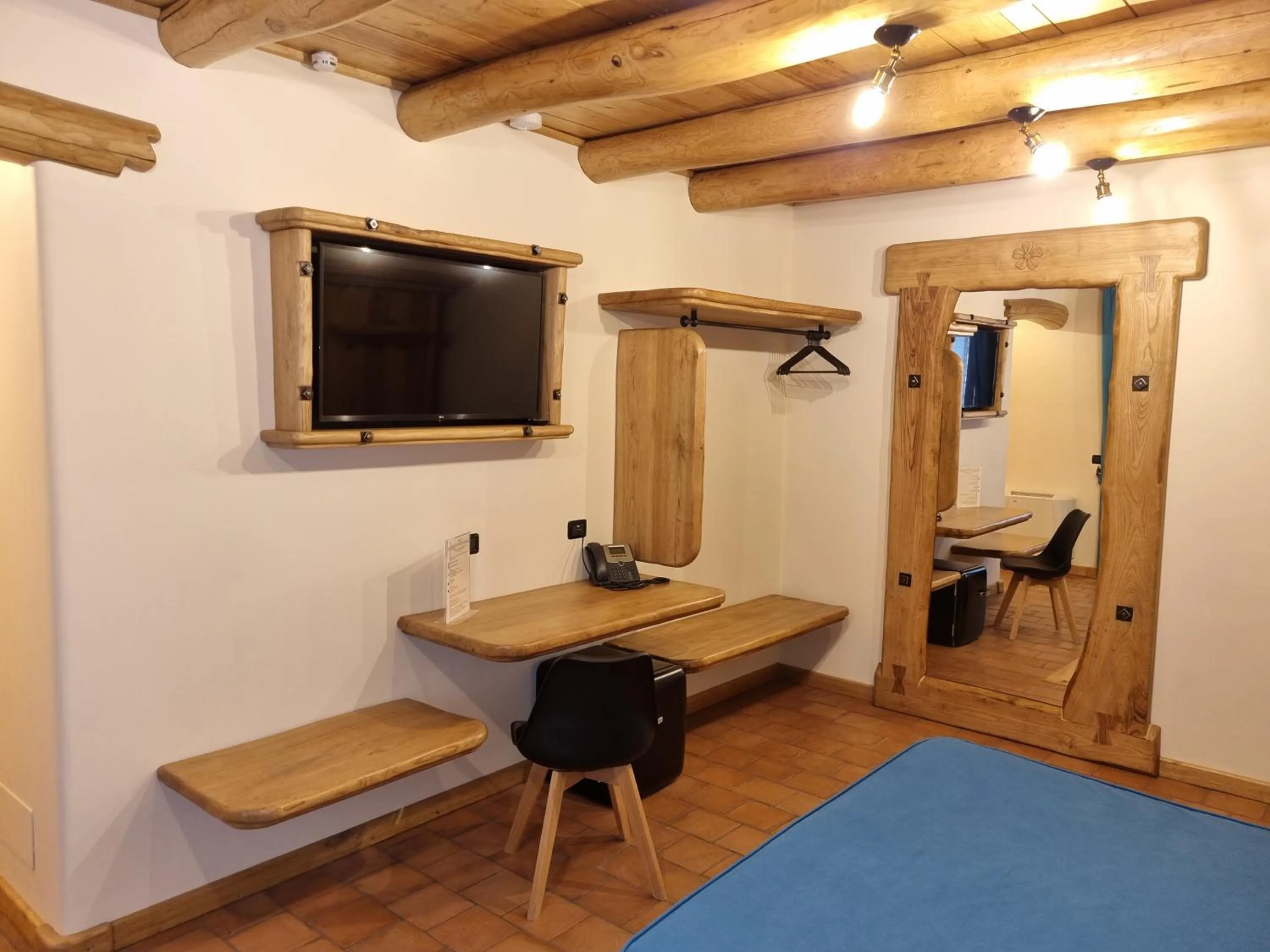 TV and multimedia in Etna Quota Mille Boutique Hotel, Typical Sicilian Food & Wine