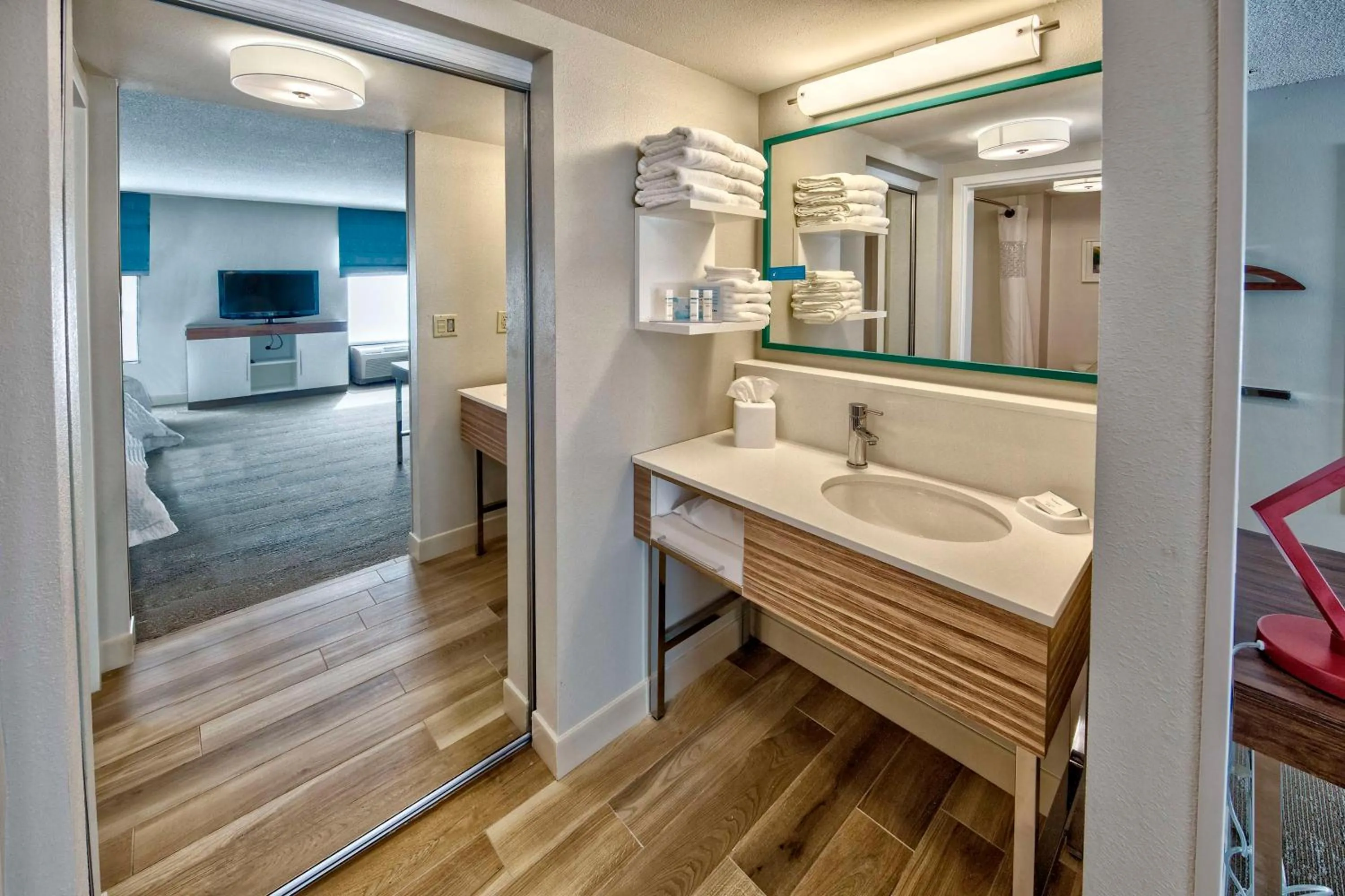 Bathroom, Bed in Hampton Inn & Suites Fort Myers Estero