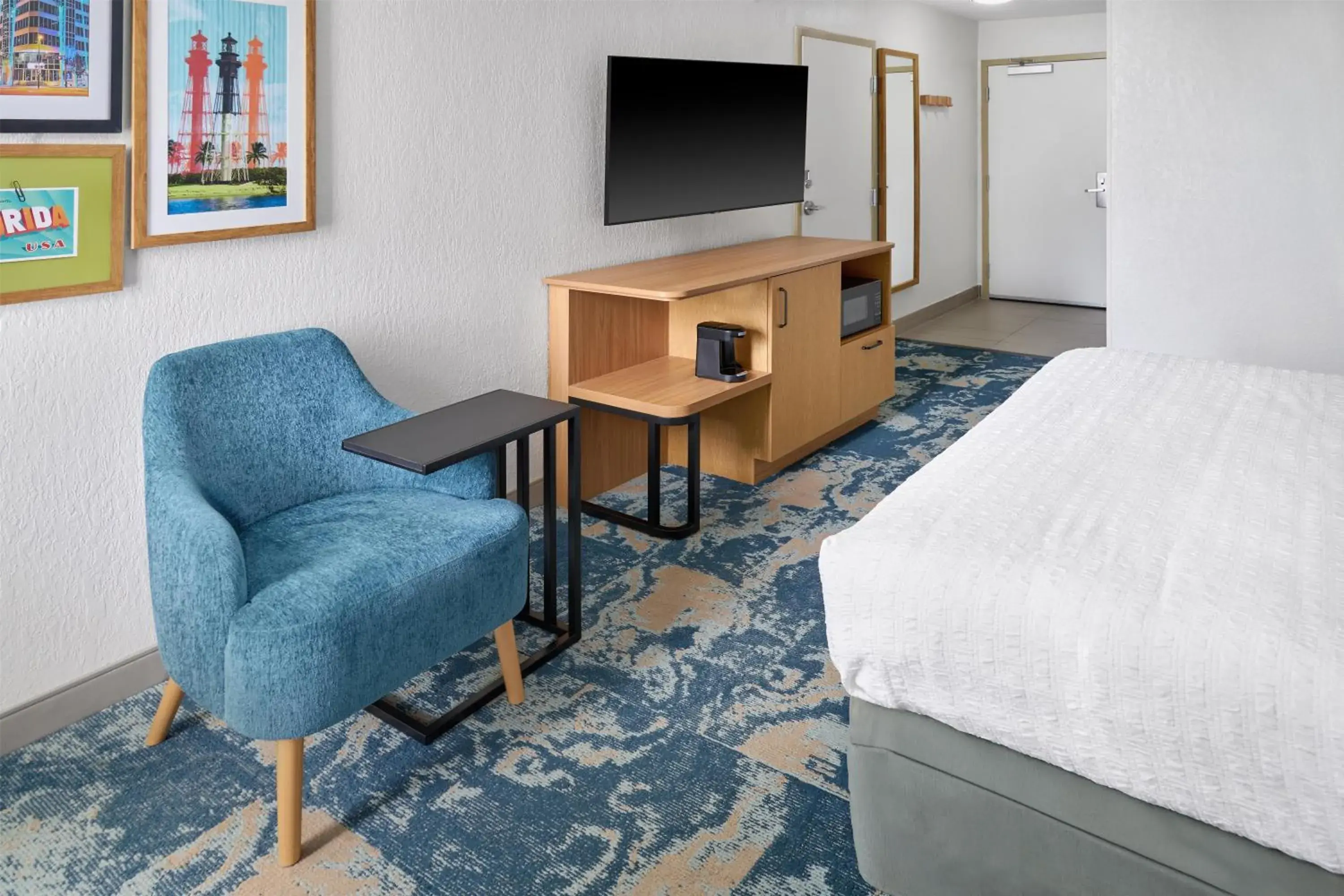 King Room with Roll-In Shower - Mobility Access/Non-Smoking in Hampton Inn Fort Lauderdale Plantation King Room with Roll-In Shower - Mobility Access/Non-Smoking in Hampton Inn Fort Lauderdale Plantation