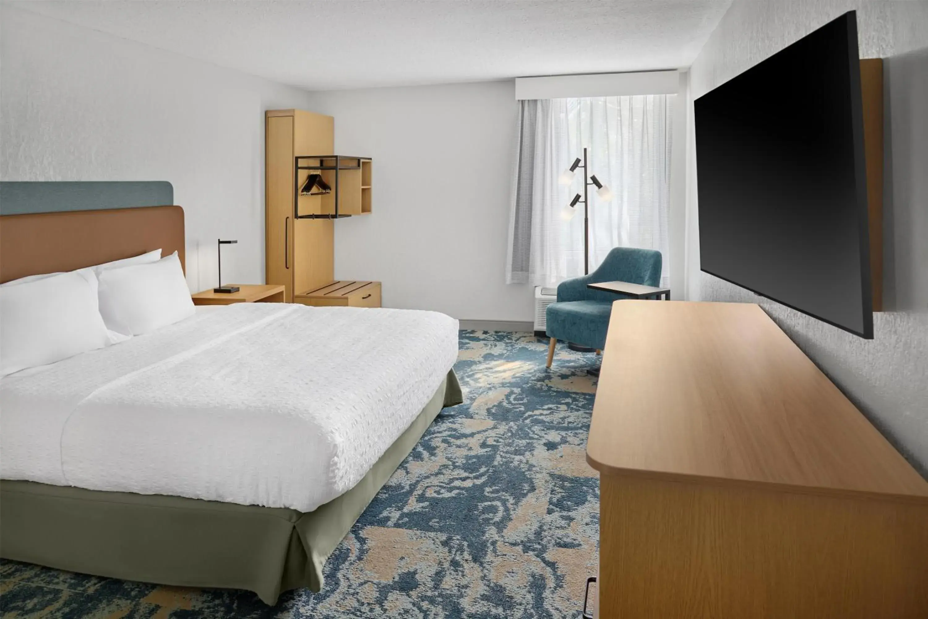 King Room - Mobility Access/Non-Smoking in Hampton Inn Fort Lauderdale Plantation King Room - Mobility Access/Non-Smoking in Hampton Inn Fort Lauderdale Plantation