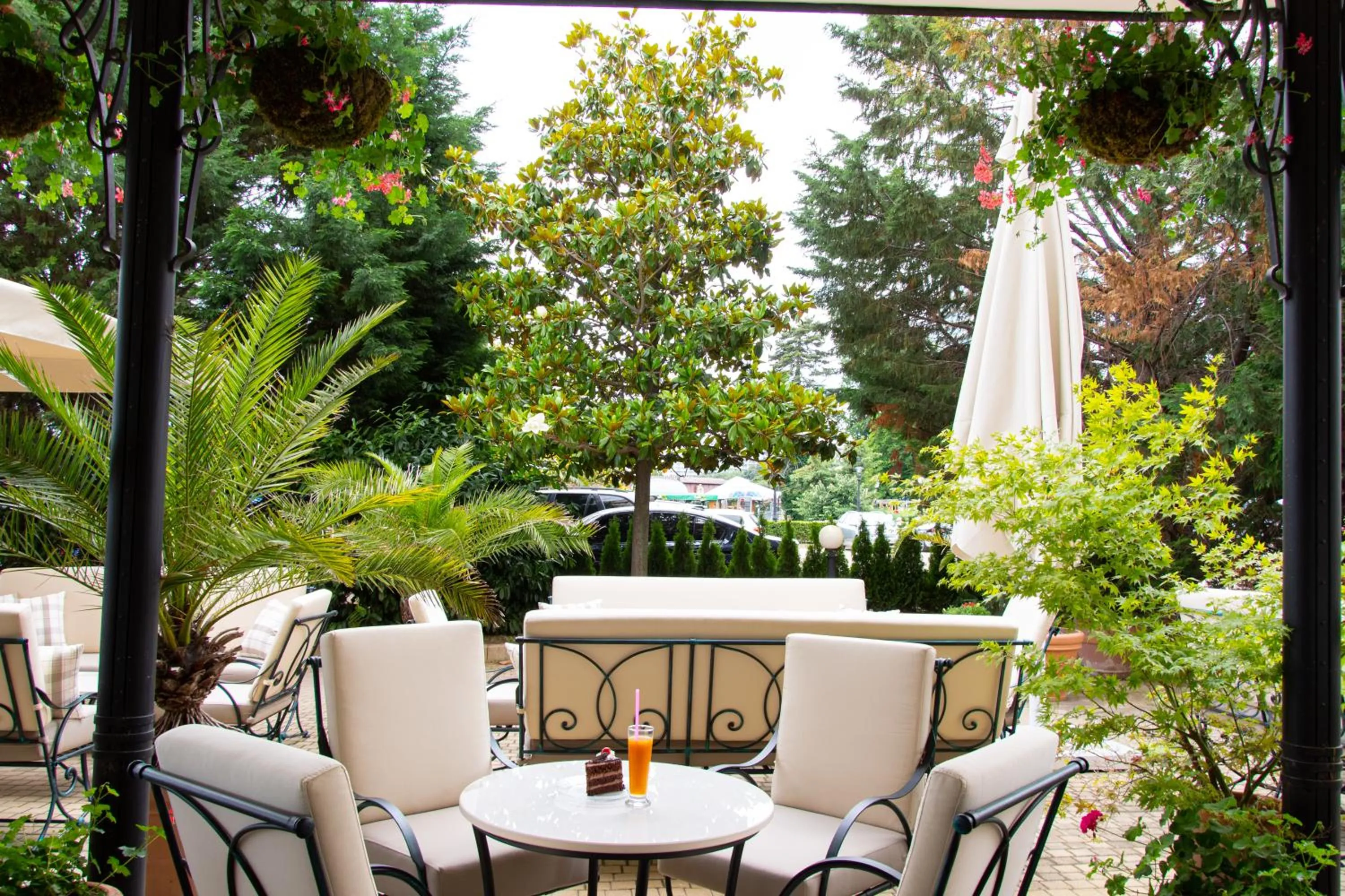 Restaurant/places to eat in Admiral Hotel - Ultra All Inclusive & Private Beach