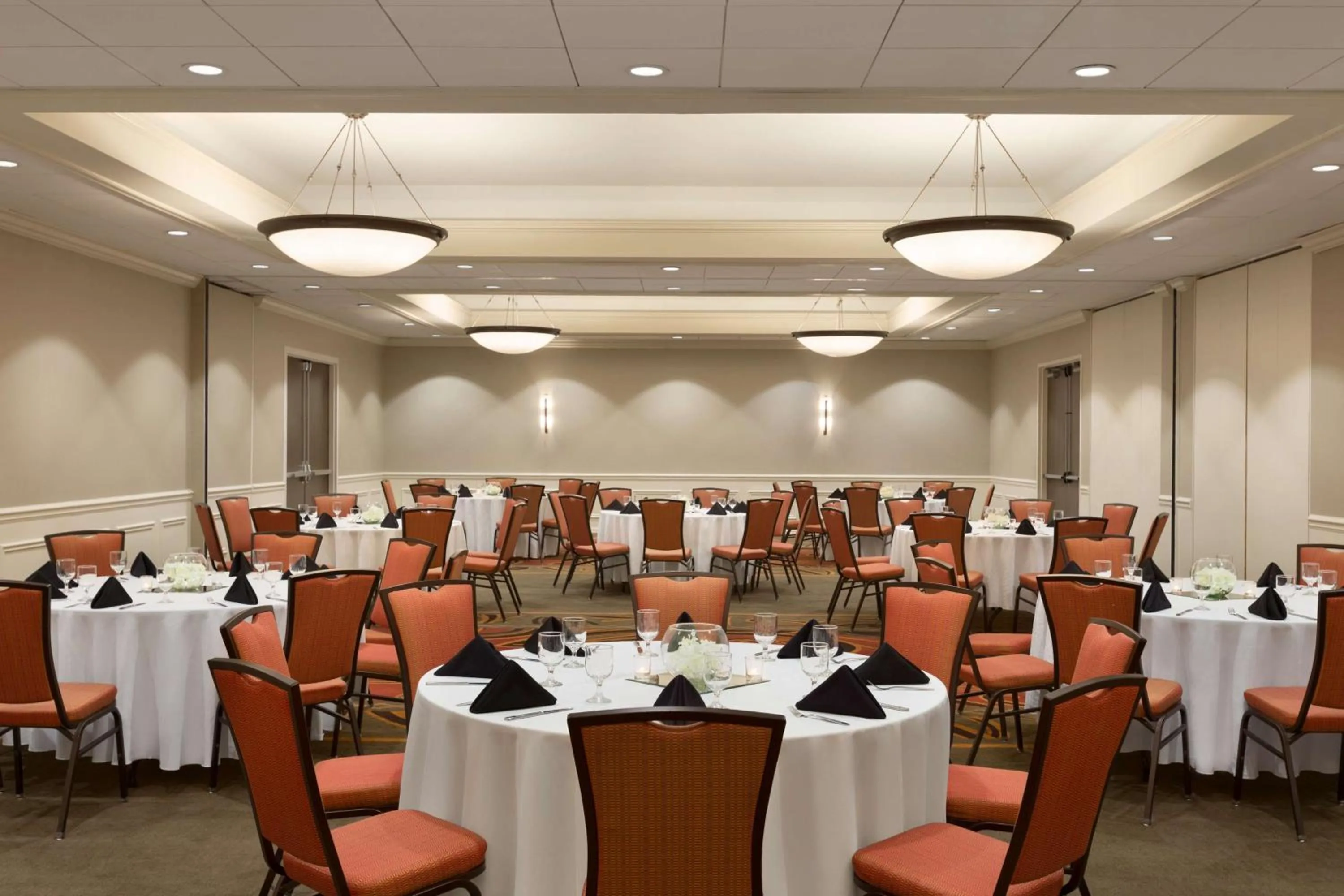 Meeting/conference room in DoubleTree by Hilton Bradley International Airport