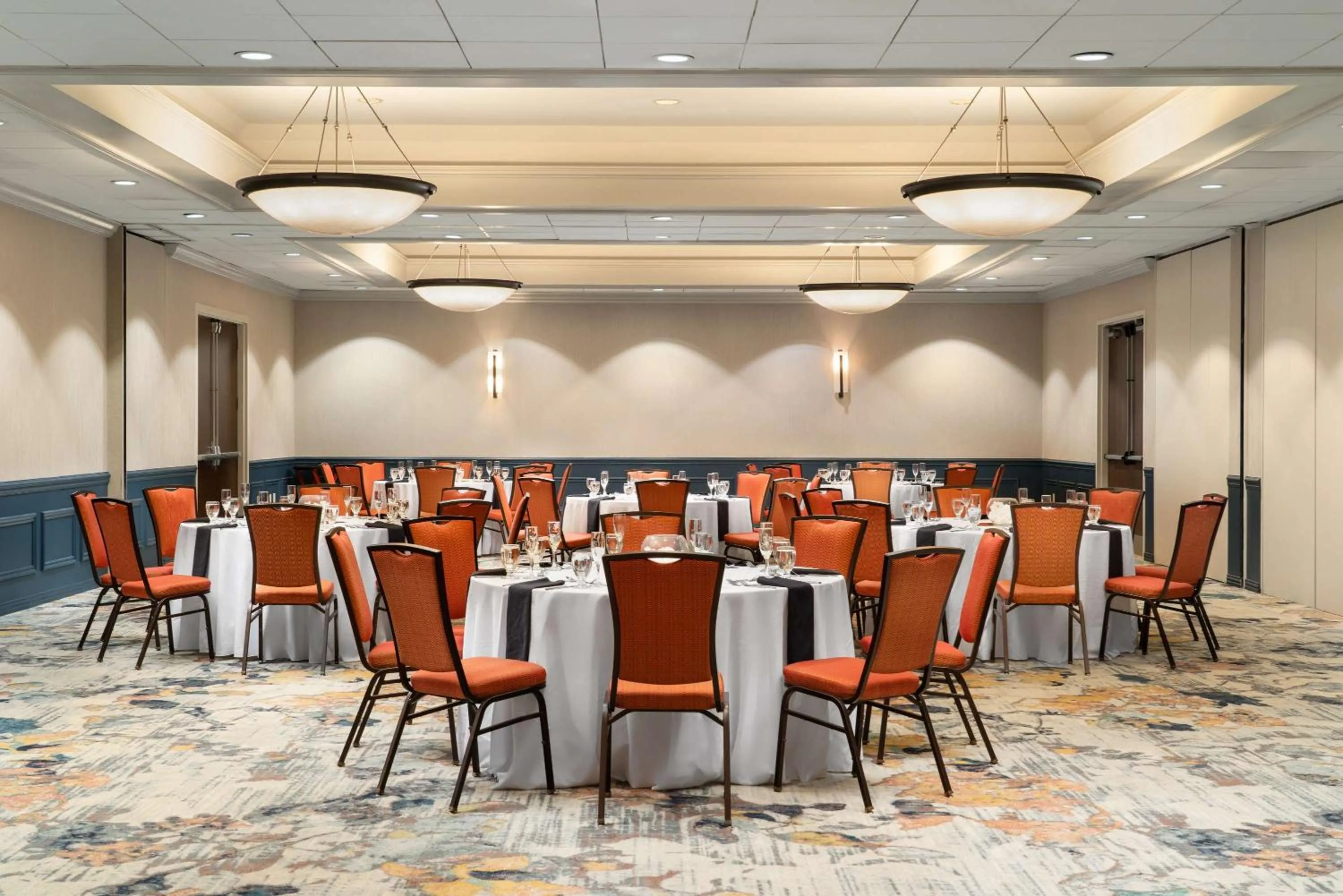 Meeting/conference room in DoubleTree by Hilton Bradley International Airport