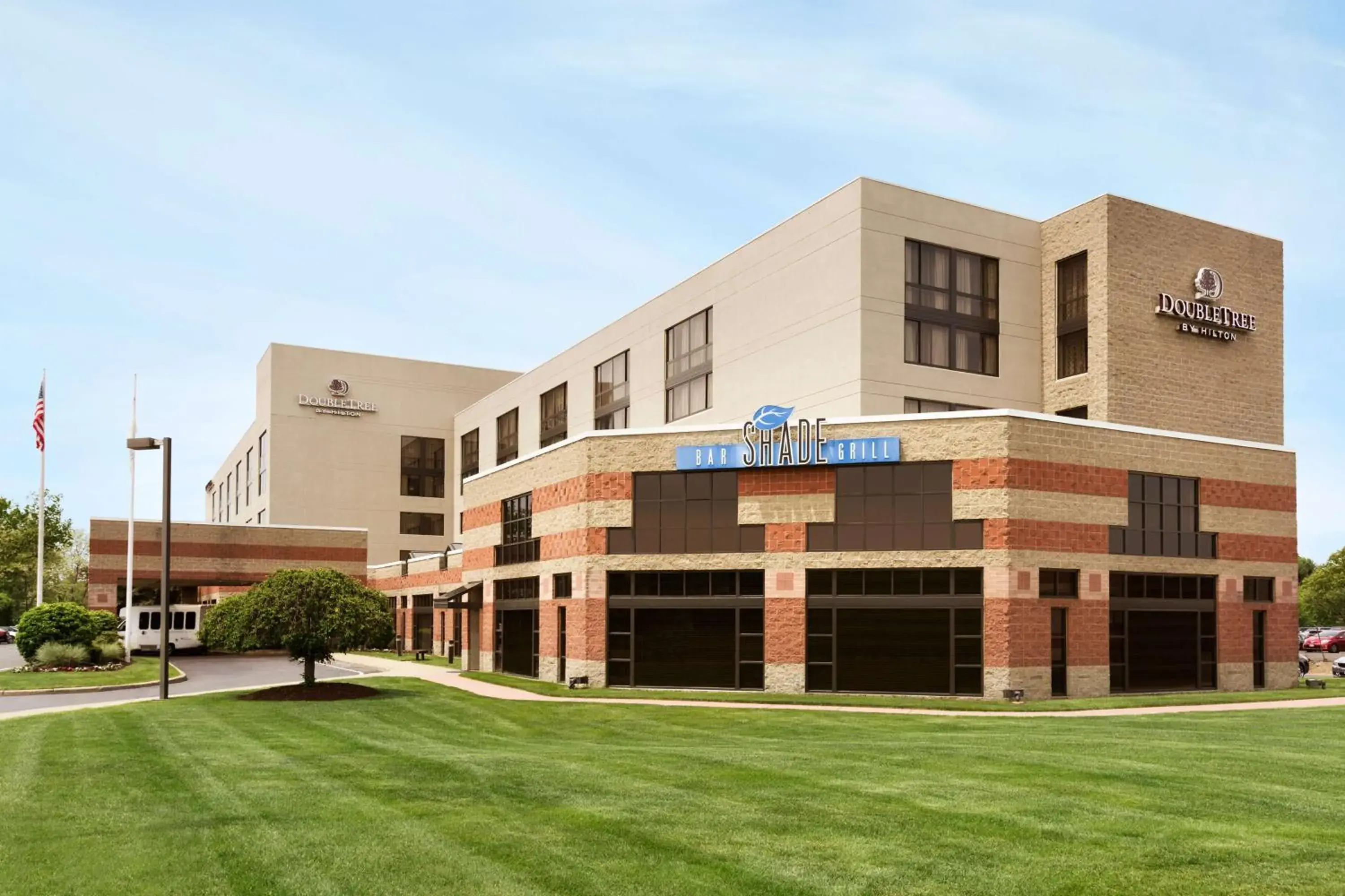 Property building in DoubleTree by Hilton Bradley International Airport Property building in DoubleTree by Hilton Bradley International Airport