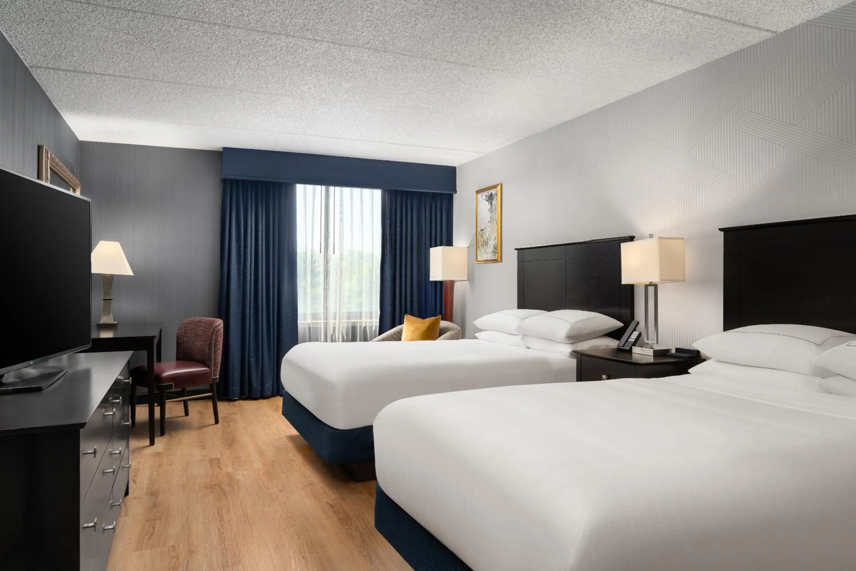 Bed in DoubleTree by Hilton Bradley International Airport