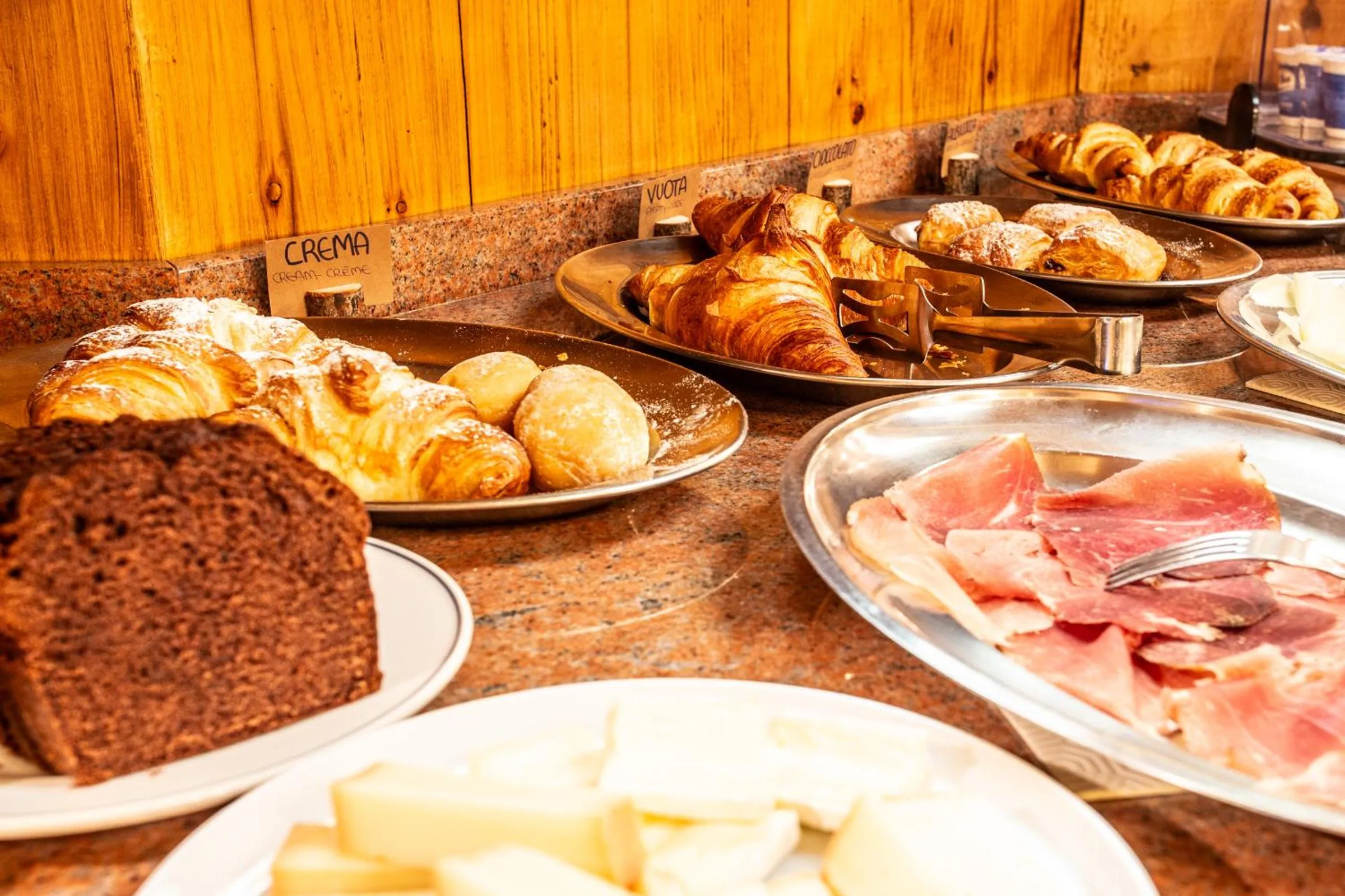 Buffet breakfast in Hotel Bijou