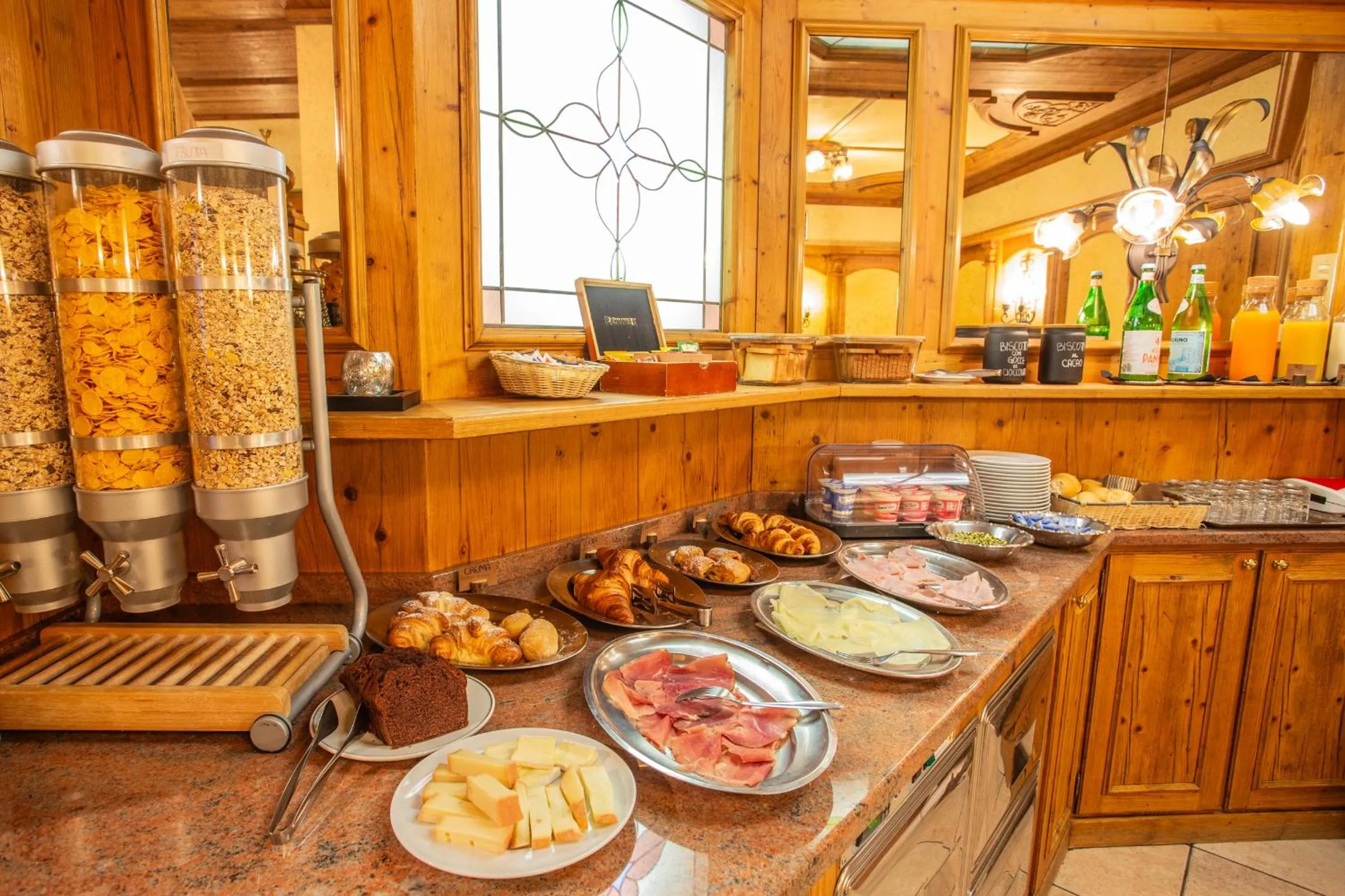 Buffet breakfast in Hotel Bijou