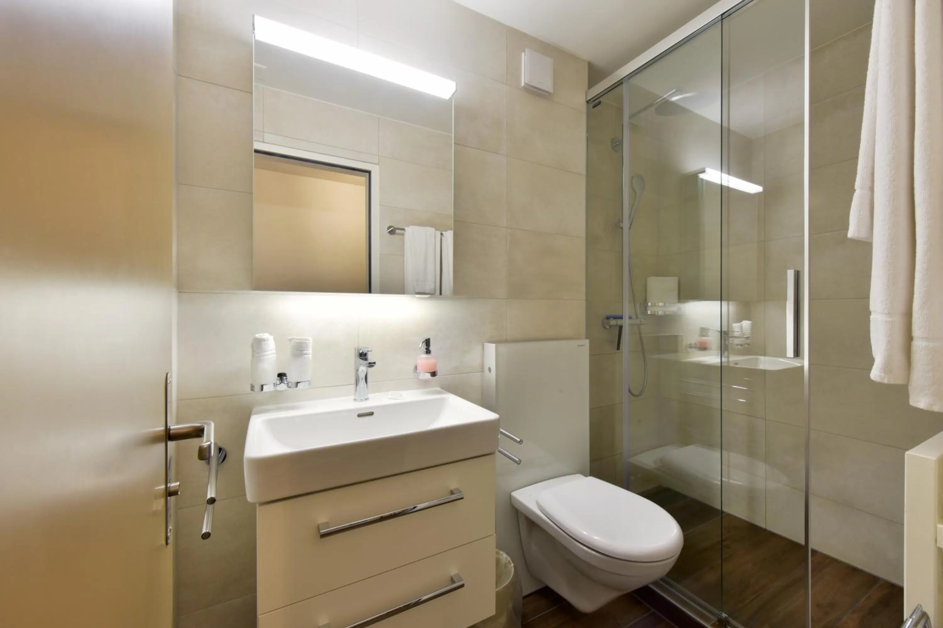 Shower in Hotel Krone Lenk