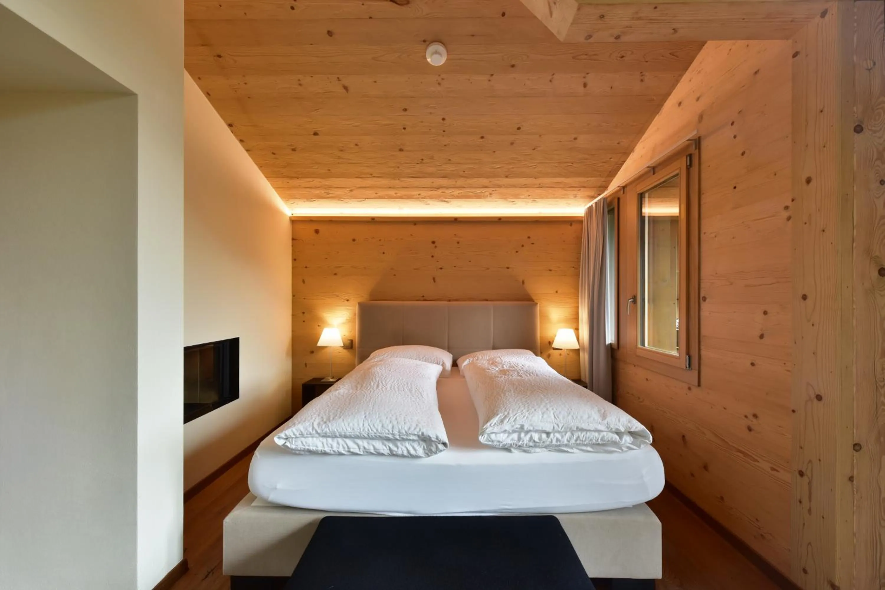 Bed in Hotel Krone Lenk