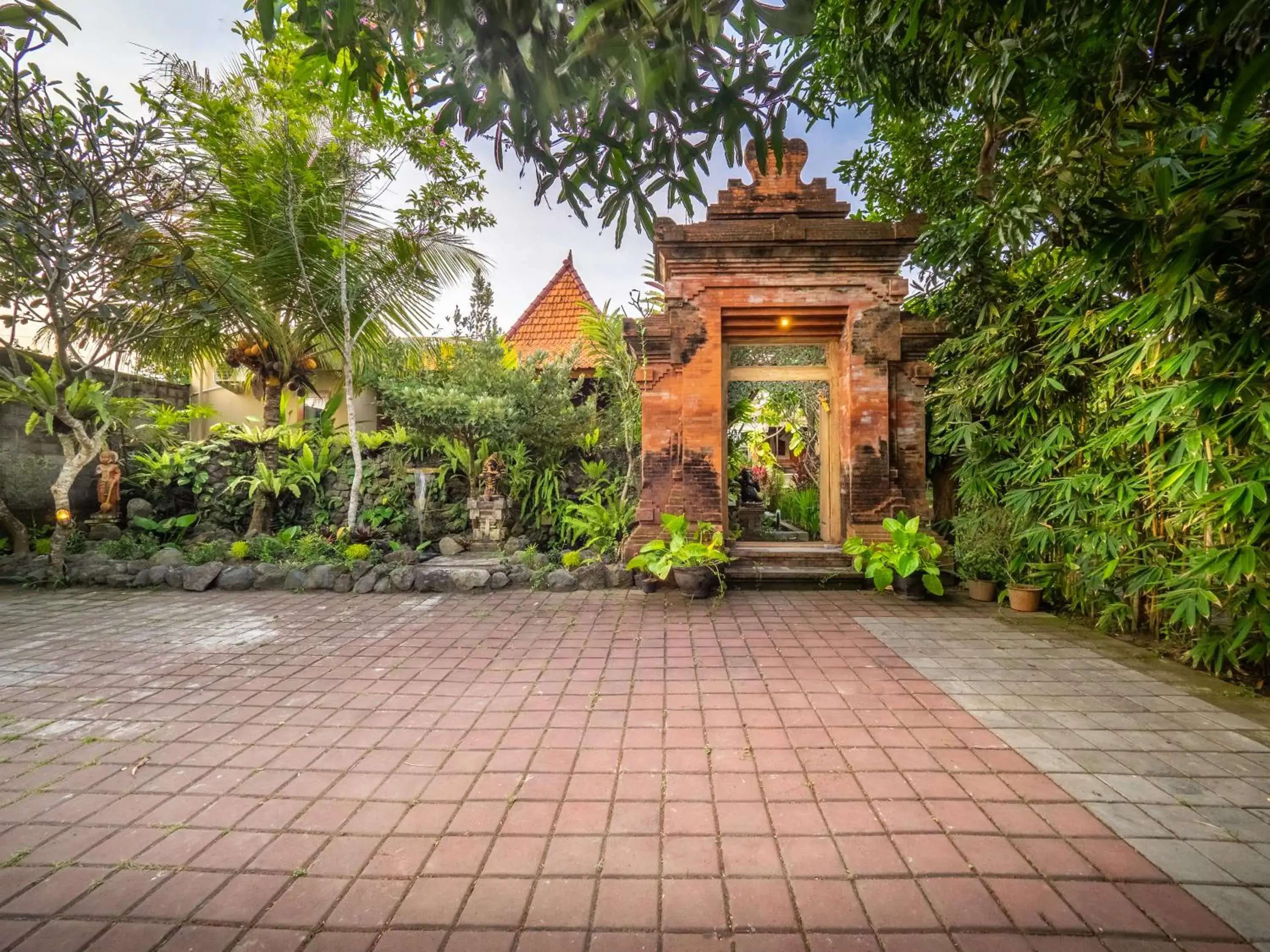 Facade/entrance in Tiis Garden Puri Villas Facade/entrance in Tiis Garden Puri Villas