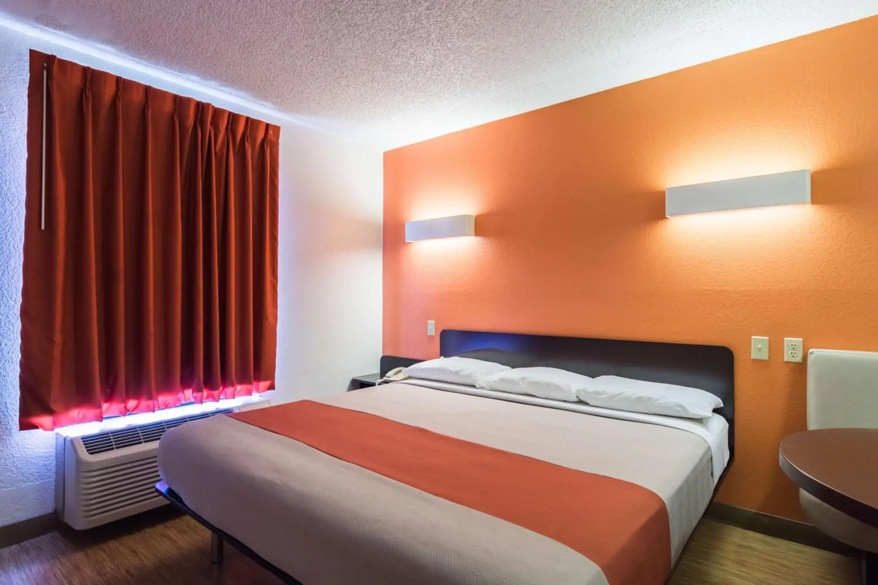 King Room - single occupancy - Disability Access - Smoking in Motel 6-Arkadelphia, AR King Room - single occupancy - Disability Access - Smoking in Motel 6-Arkadelphia, AR