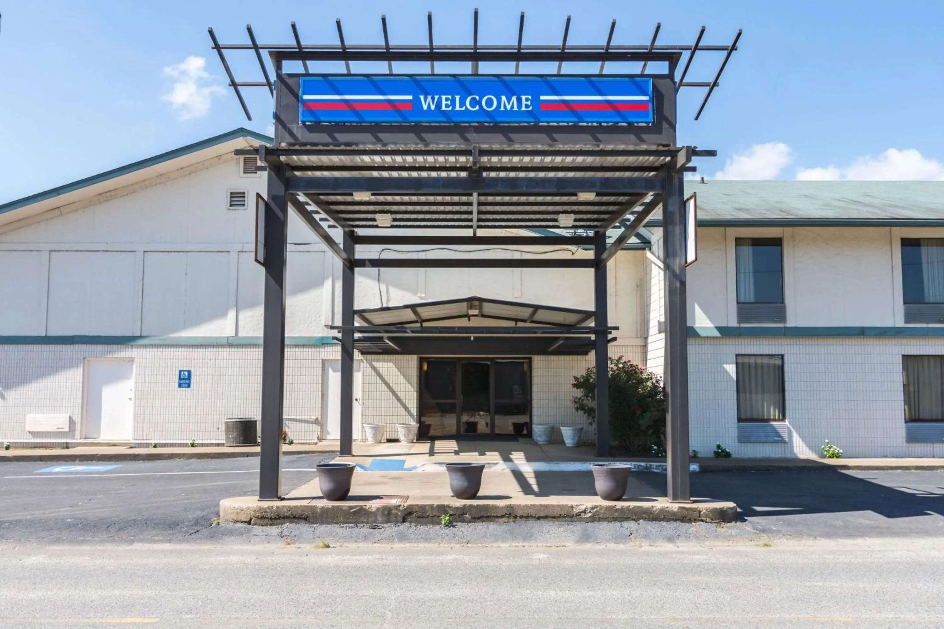 Property building in Motel 6-Arkadelphia, AR