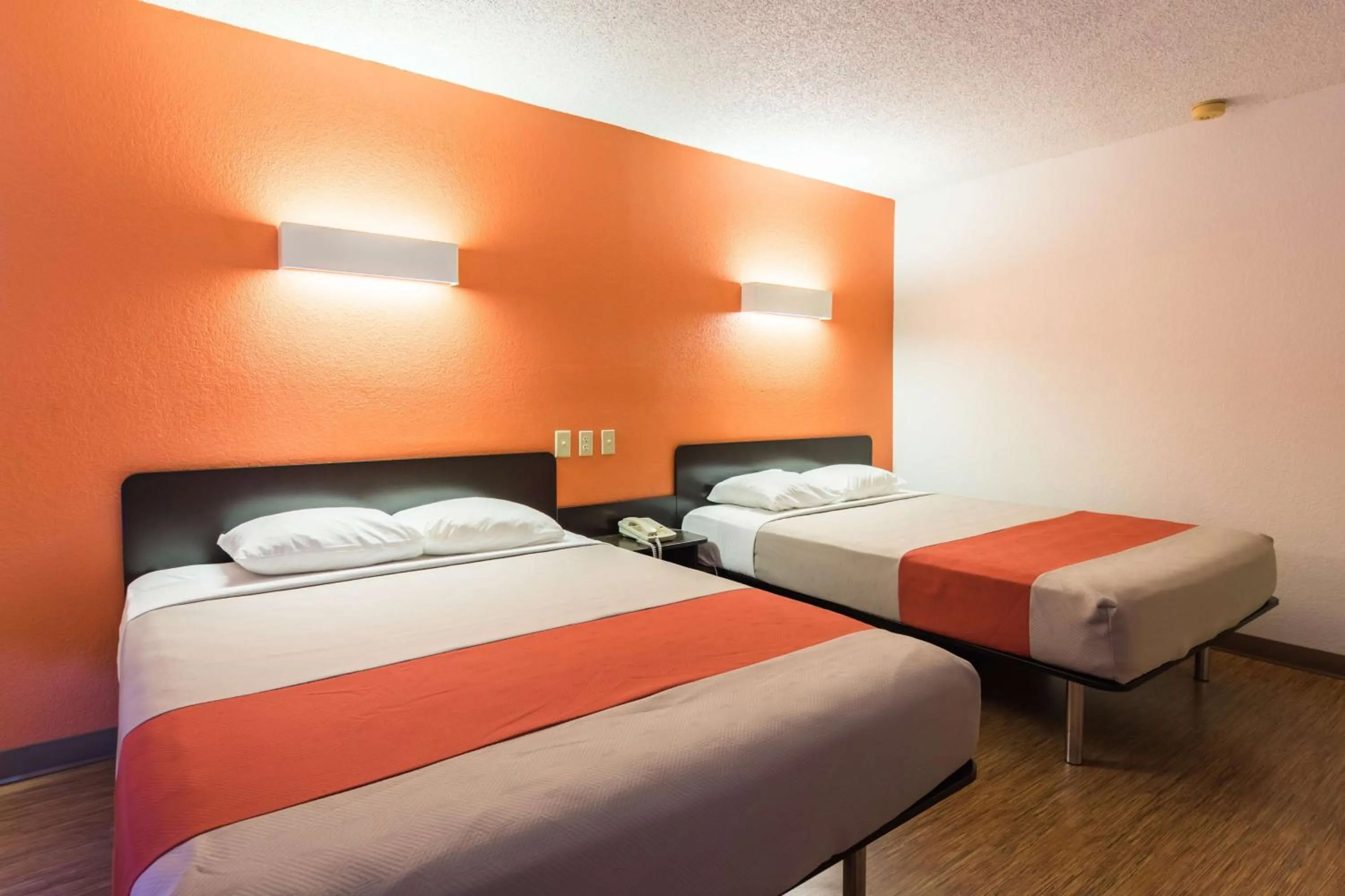 Photo of the whole room, Bed in Motel 6-Arkadelphia, AR