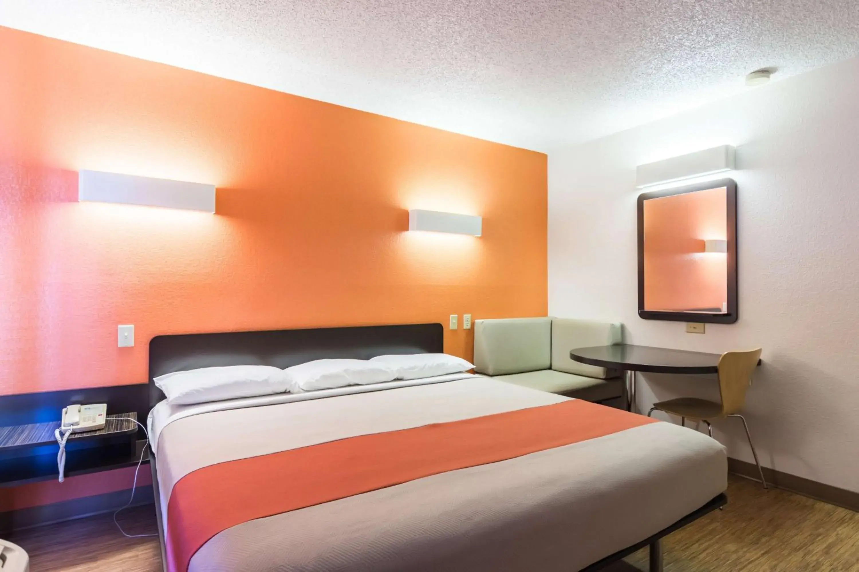 King Room - single occupancy - Non-Smoking in Motel 6-Arkadelphia, AR King Room - single occupancy - Non-Smoking in Motel 6-Arkadelphia, AR
