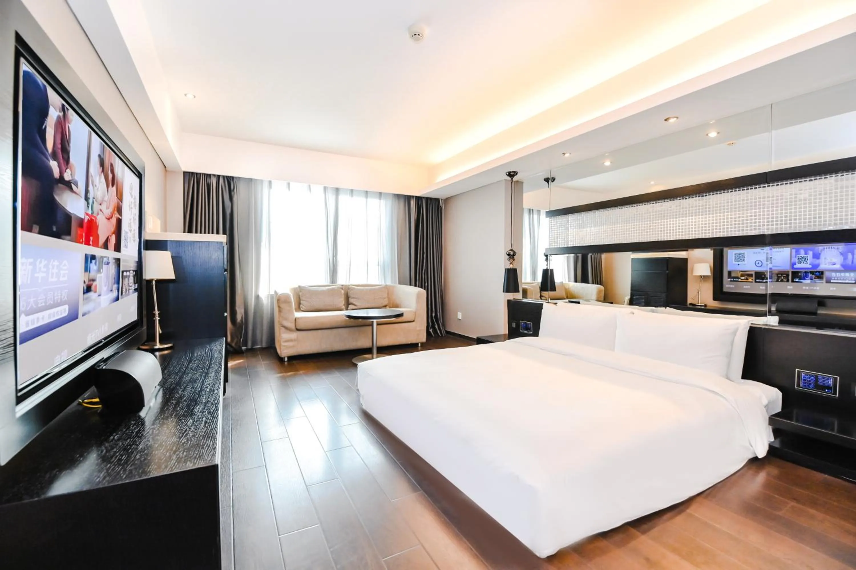 Photo of the whole room, Bed in Crystal Orange Hotel Shanghai Kangqiao Branch