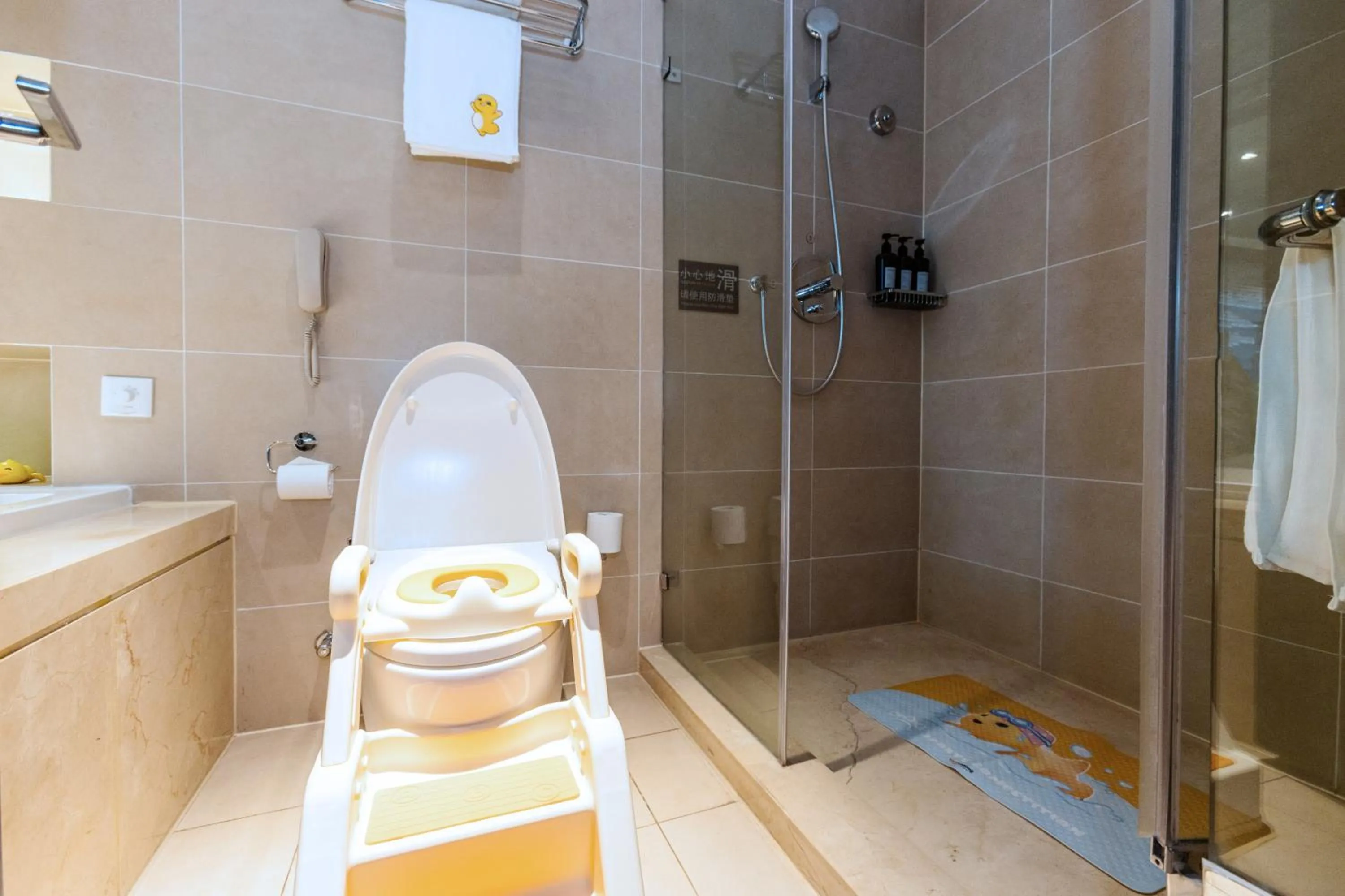 Toilet in Crystal Orange Hotel Shanghai Kangqiao Branch