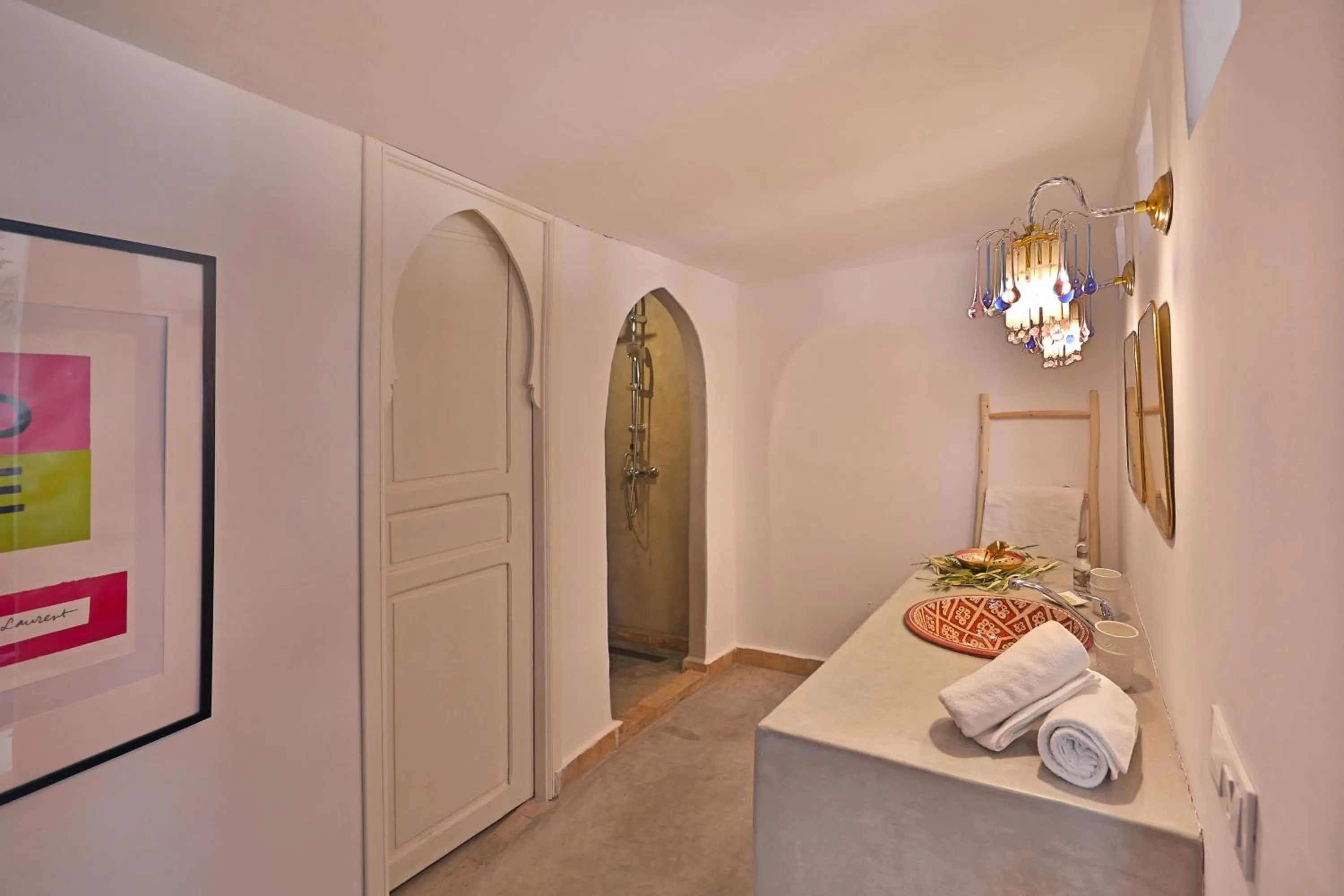 Shower in Riad la Parenthèse by Sashema