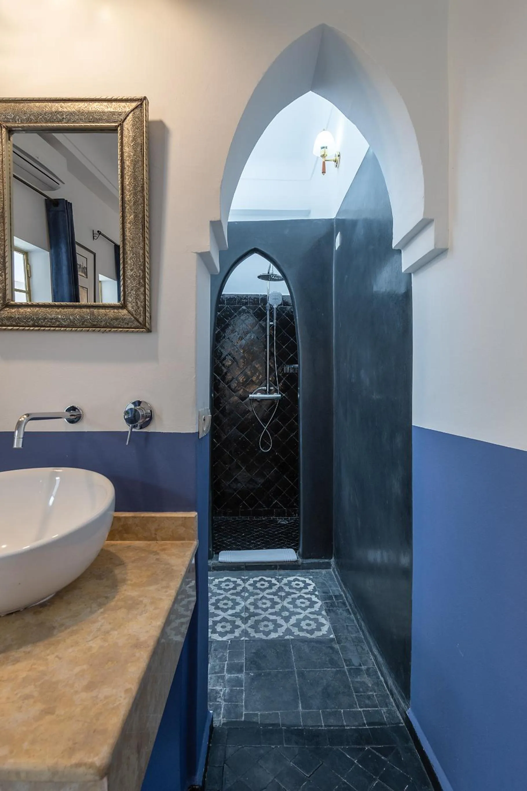 Bathroom in Riad la Parenthèse by Sashema