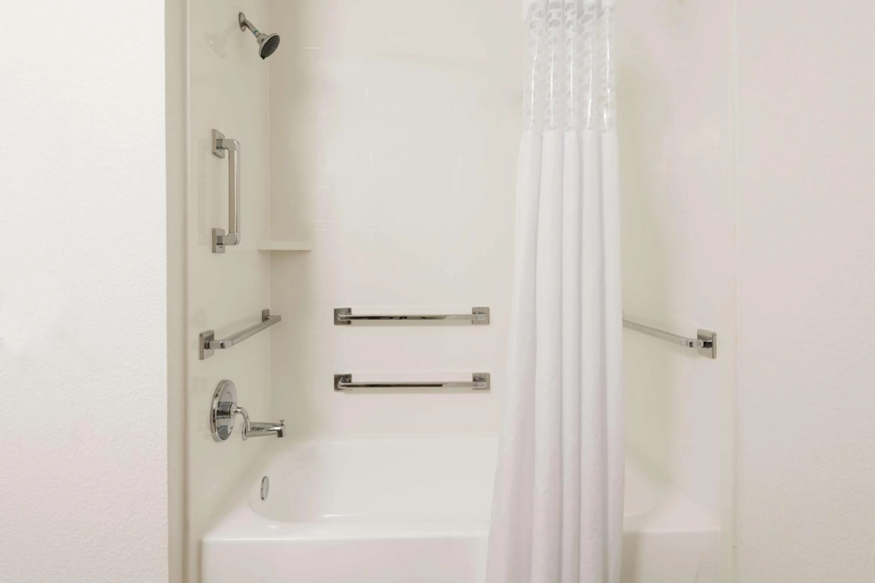 Bathroom in Hampton Inn Bonita Springs Naples North