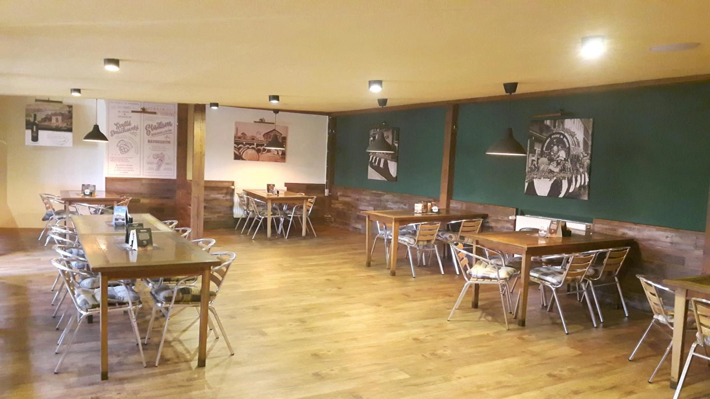 Food and drinks in Victoria - Penzion & Restaurant