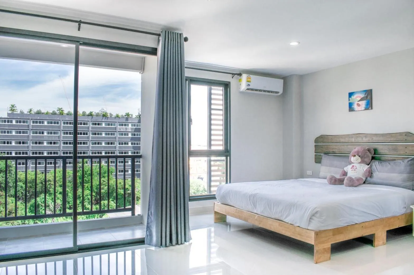 Photo of the whole room, Bed in Baan Pakdi Pattaya