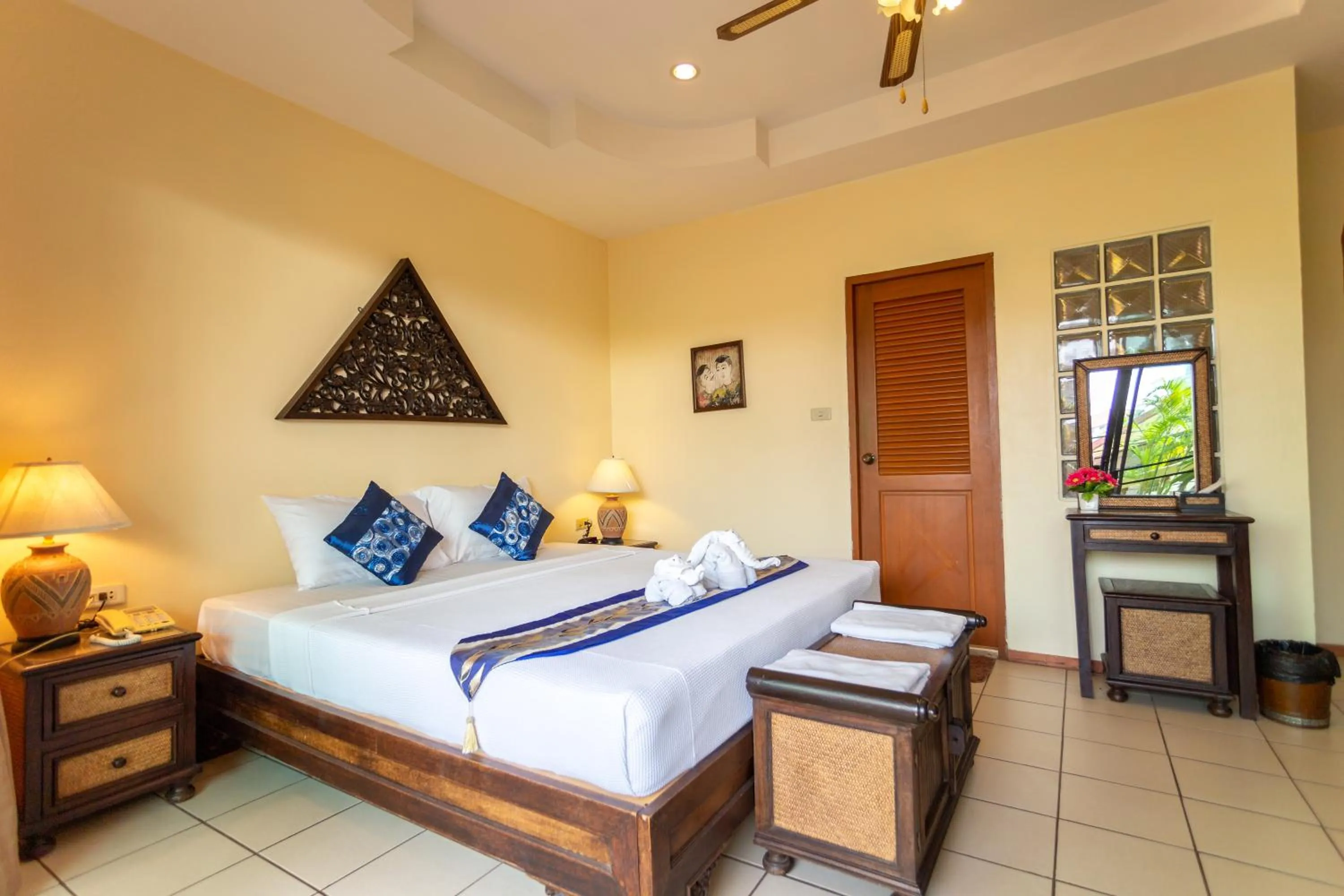 Bed in Chang Charlie Inn, Boutique