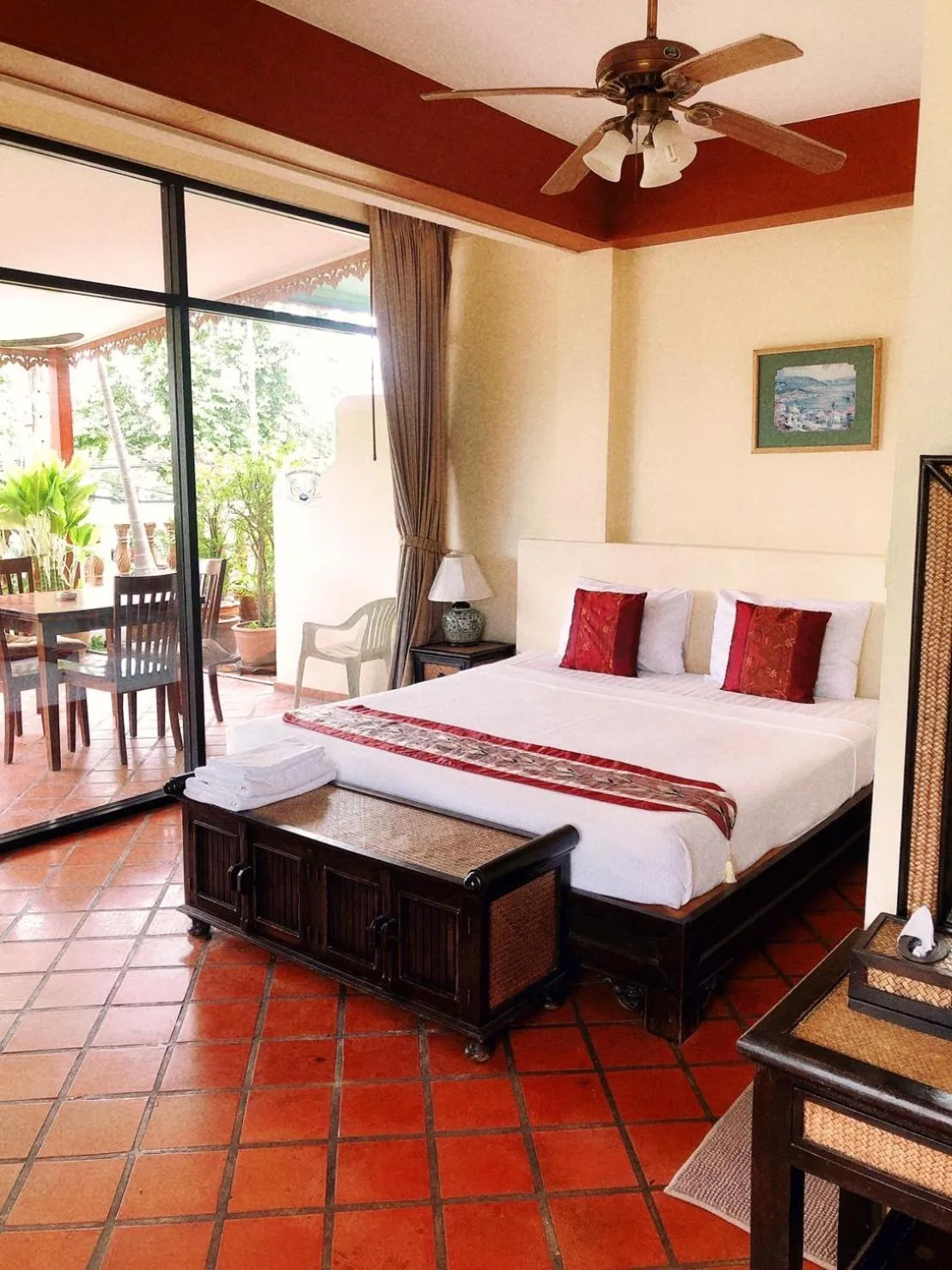 Bedroom, Bed in Chang Charlie Inn, Boutique