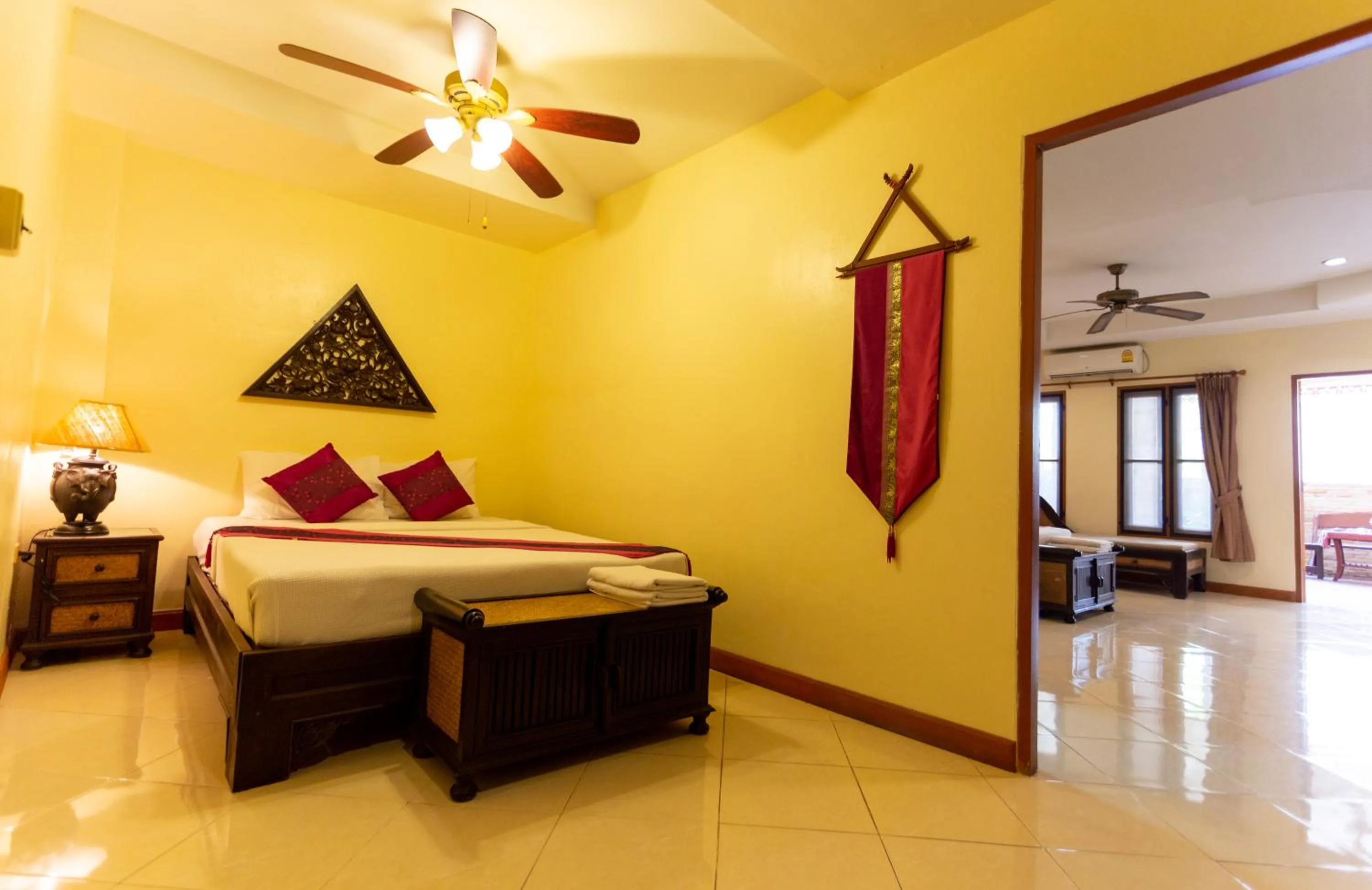 Bedroom, Bed in Chang Charlie Inn, Boutique