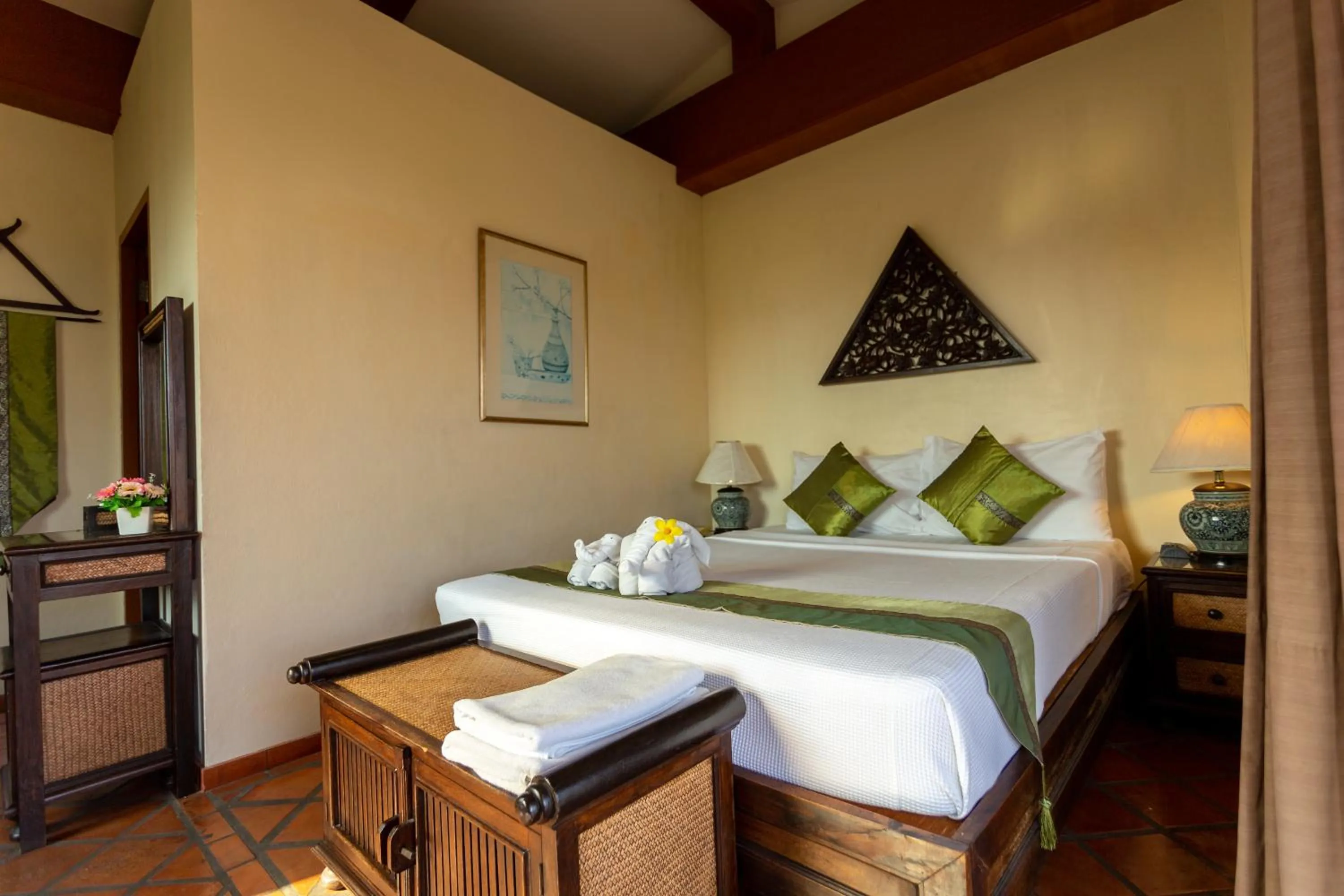 Bed in Chang Charlie Inn, Boutique