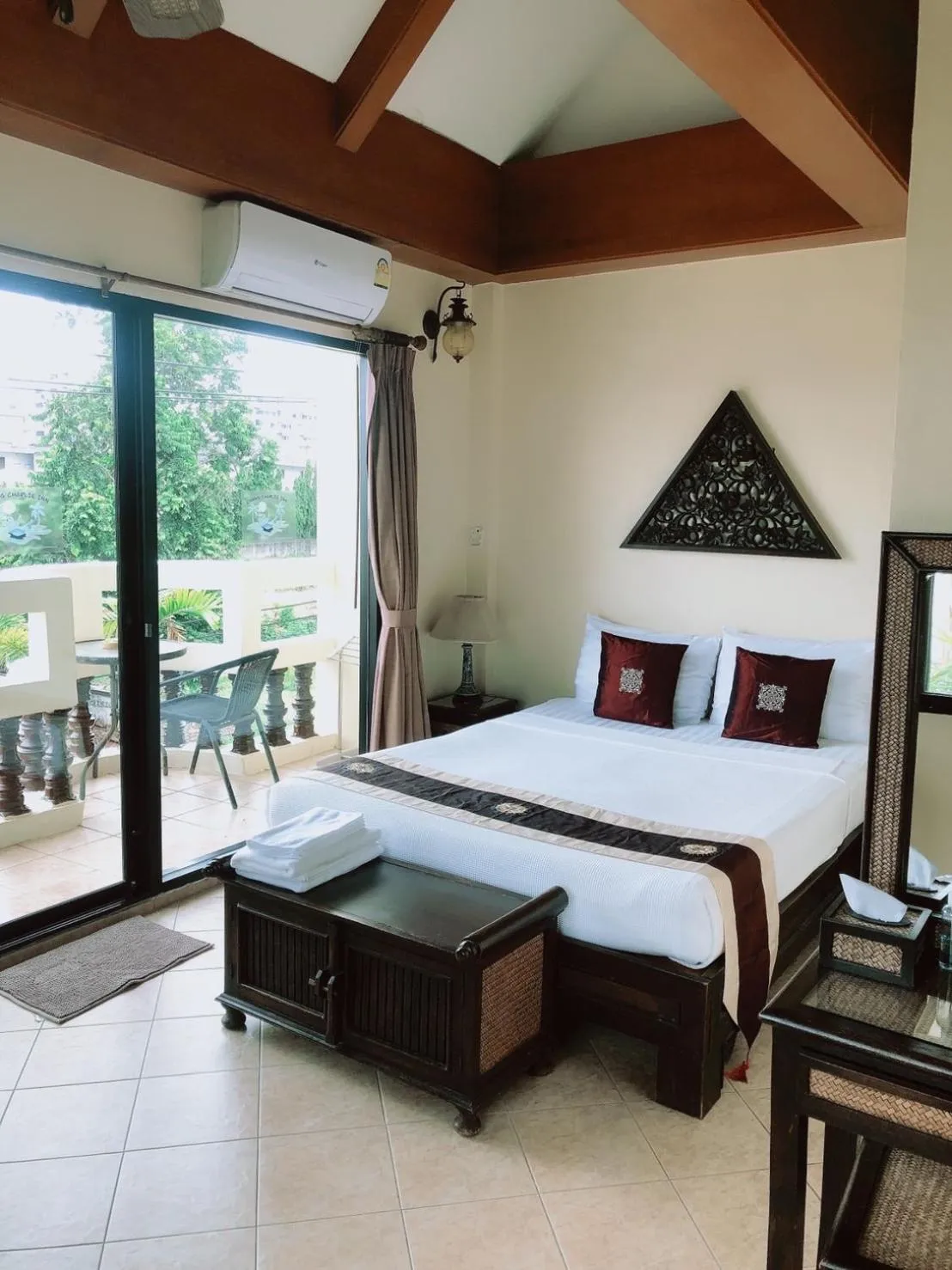 Bed in Chang Charlie Inn, Boutique