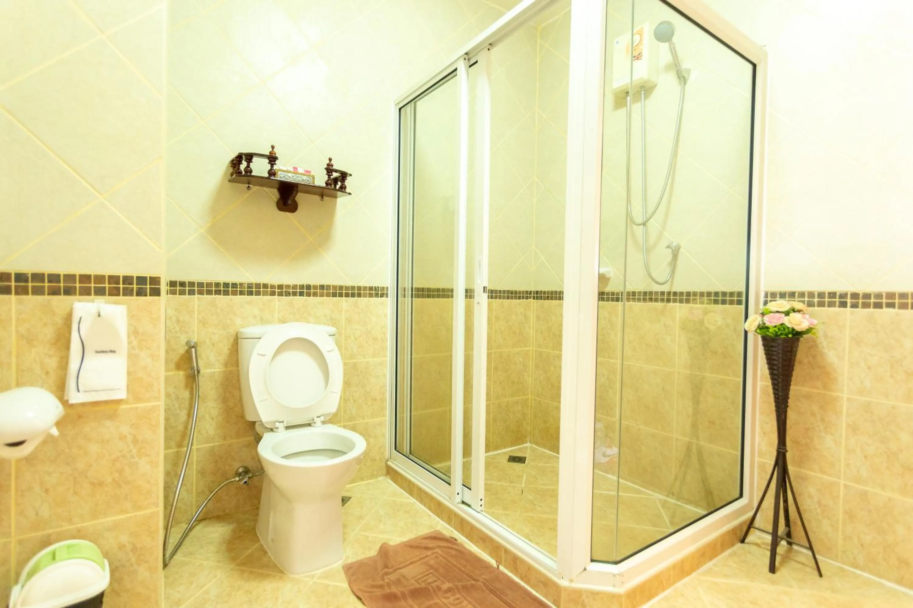 Shower in Chang Charlie Inn, Boutique