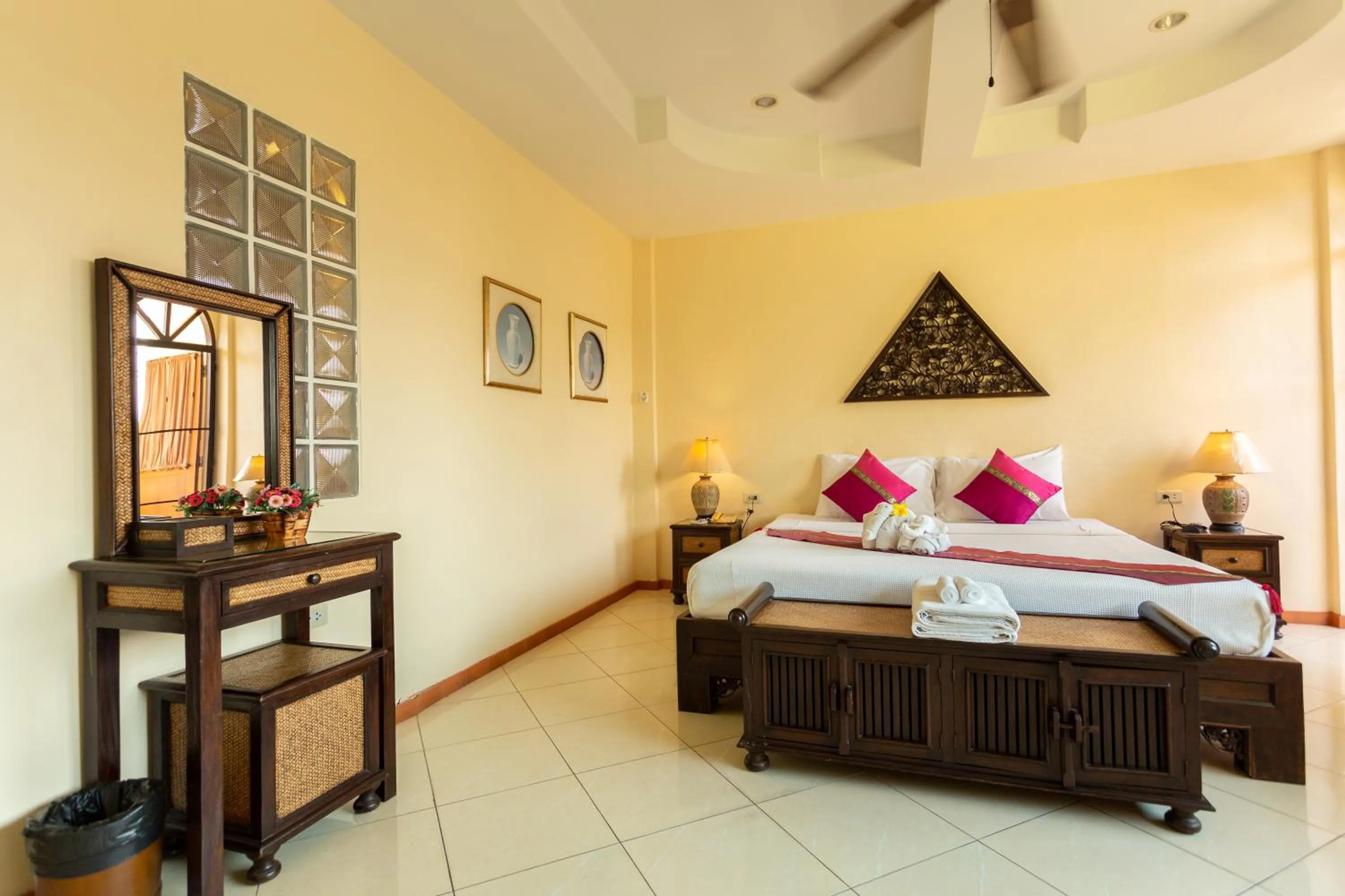 Bed in Chang Charlie Inn, Boutique