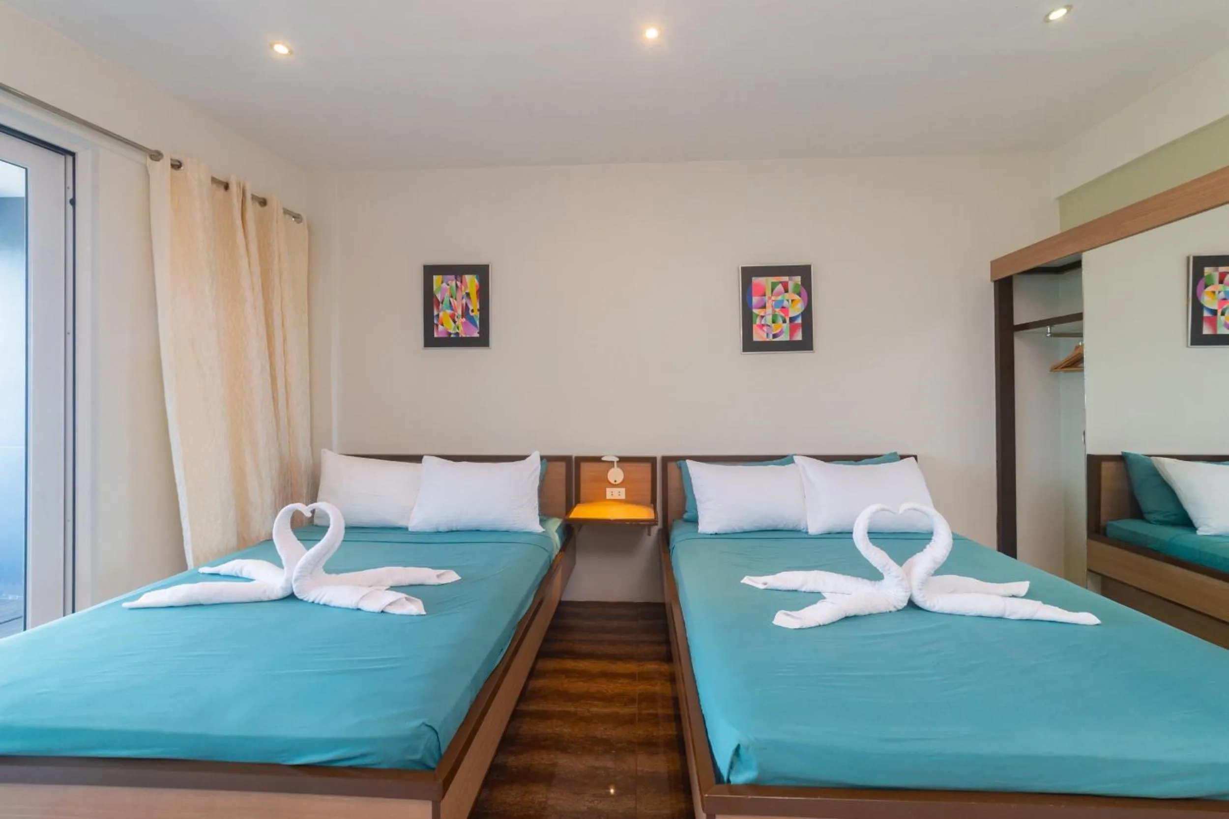 Photo of the whole room, Bed in Panglao Sea Resort - Tangnan