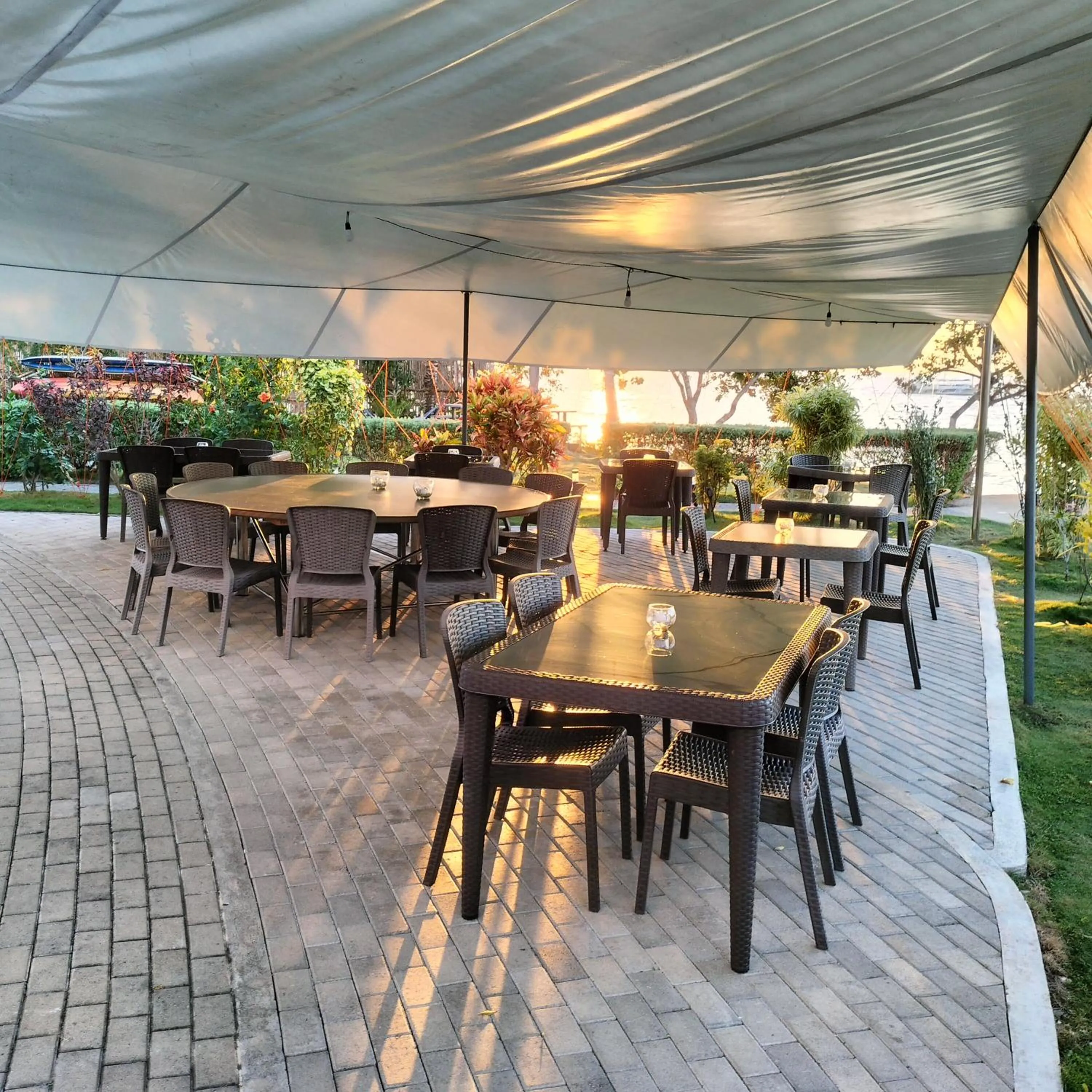 Restaurant/places to eat in Panglao Sea Resort - Tangnan