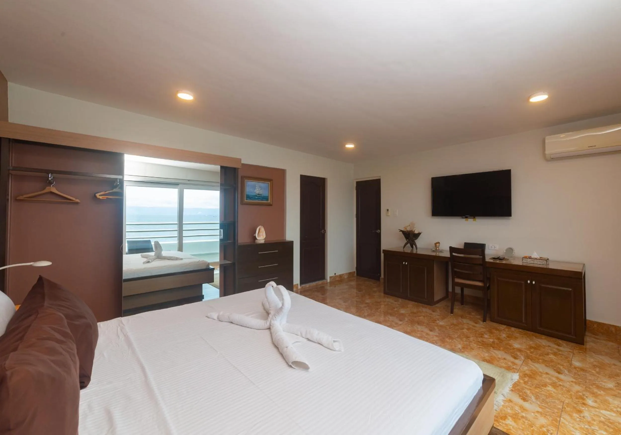 Bedroom, Bed in Panglao Sea Resort - Tangnan