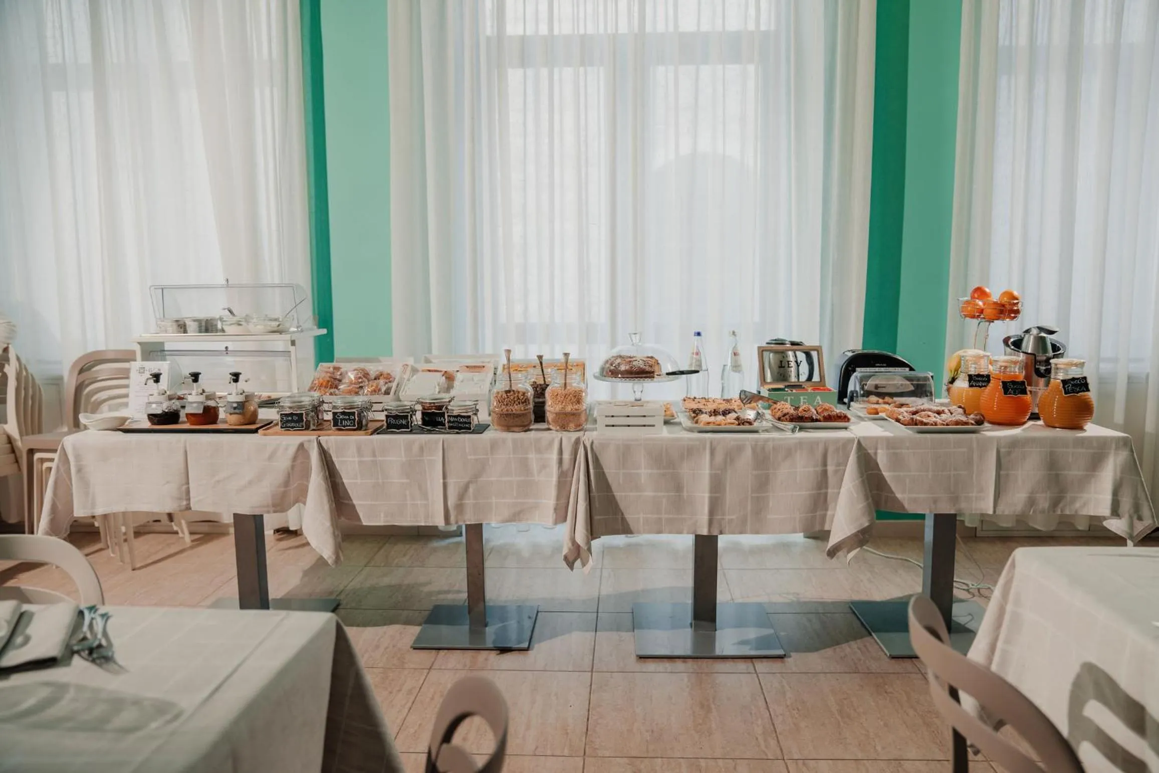 Breakfast in GG8 Hotel & Suite SPA